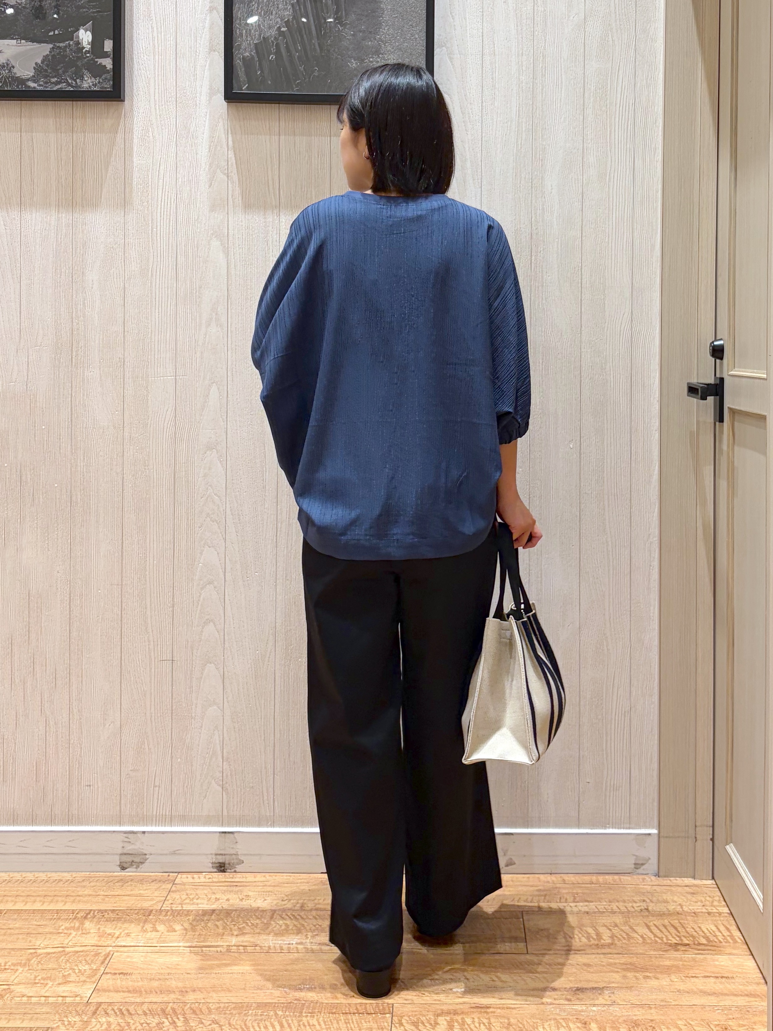 shirayuuuさんの「SHOO･LA･RUE｜【インせず着られる/洗濯後しわになりにくい】しぼしぼドルマンブラウス」を使ったコーディネート