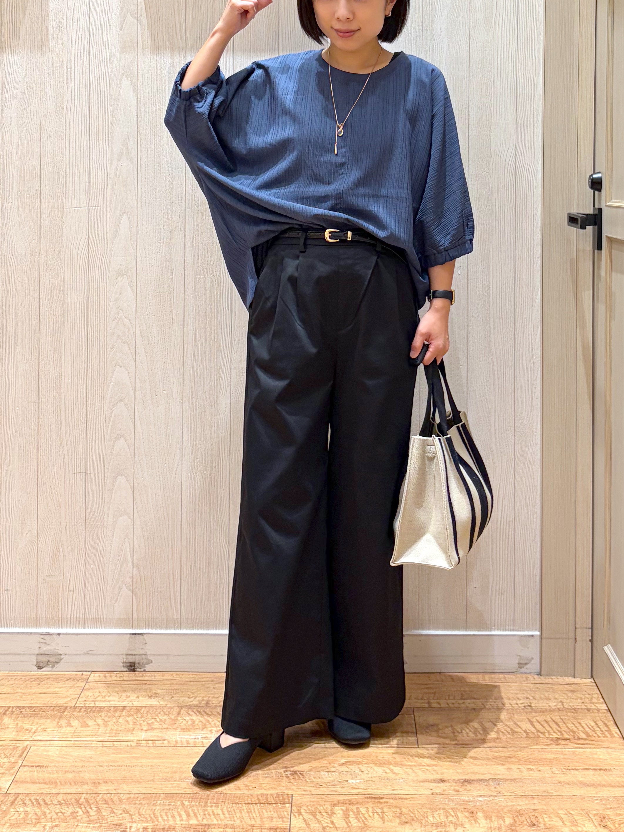 shirayuuuさんの「SHOO･LA･RUE｜【インせず着られる/洗濯後しわになりにくい】しぼしぼドルマンブラウス」を使ったコーディネート
