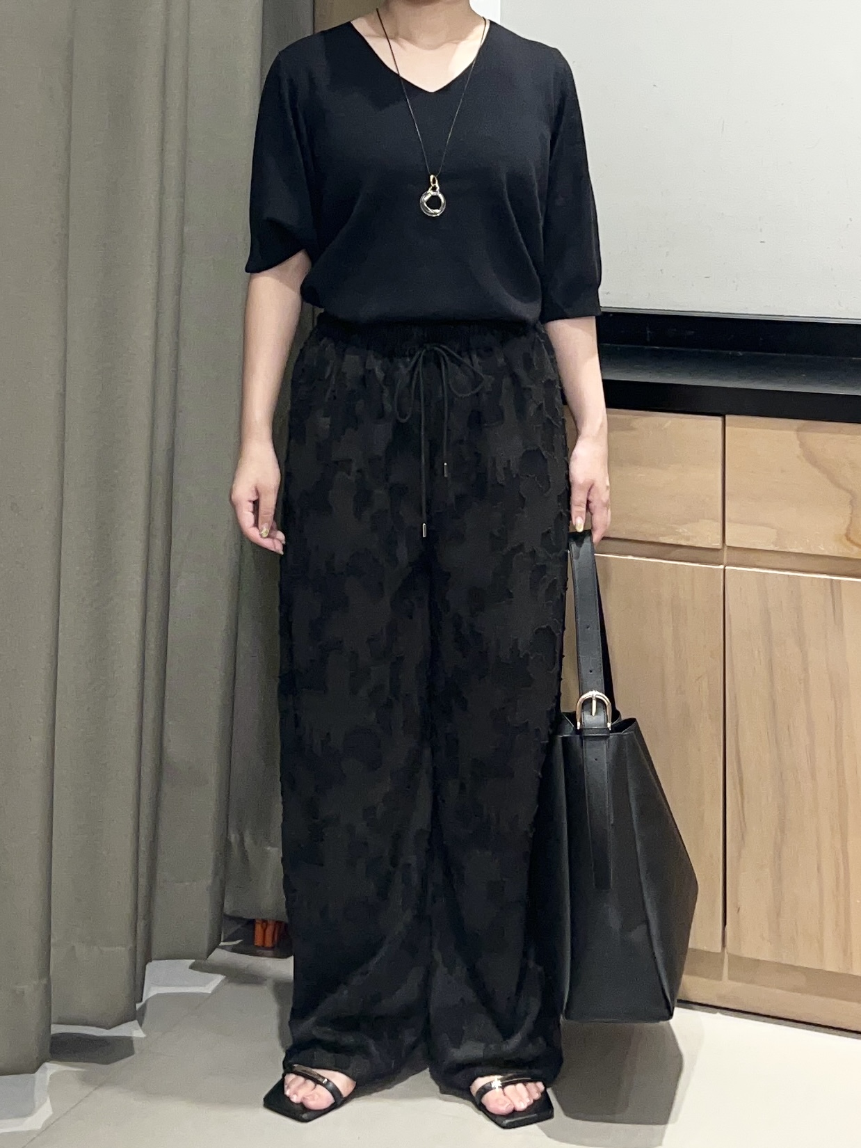 かのさんの「THE SHOP TK｜【ひんやり】すっきりVネック 6分袖ニット」を使ったコーディネート