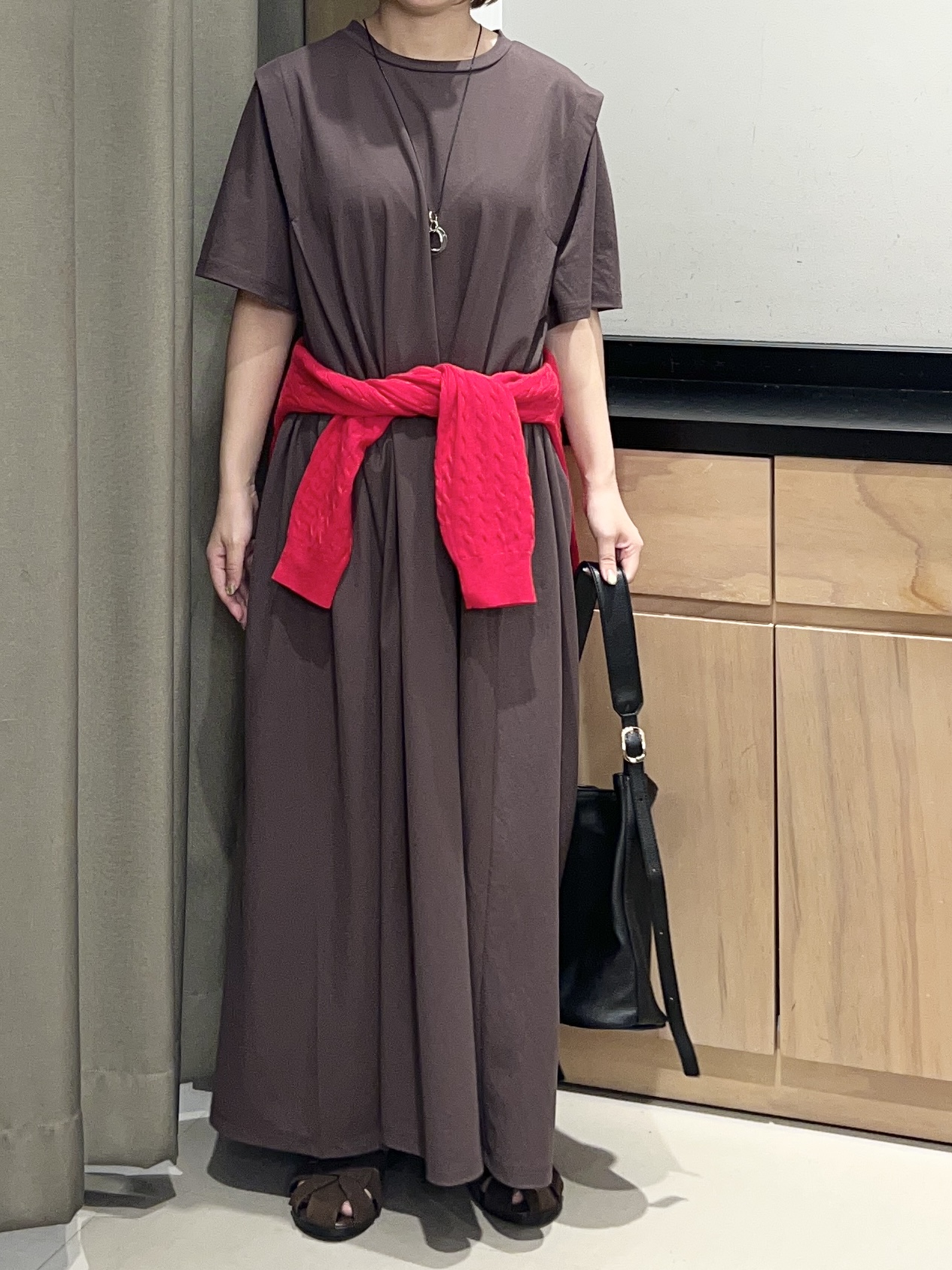 かのさんの「THE SHOP TK｜POLO BCS/ケーブルクルーカーディガン」を使ったコーディネート