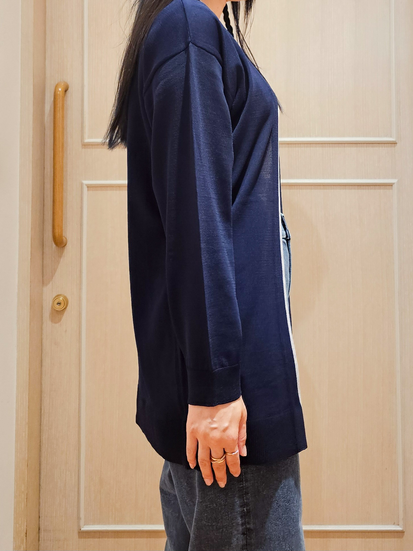 ゆゆさんの「SHOO･LA･RUE｜【お袖丈選べる/UV/毛玉になりにくい】配色デザインがポイント ひんやりボタンレスカーディガン」を使ったコーディネート