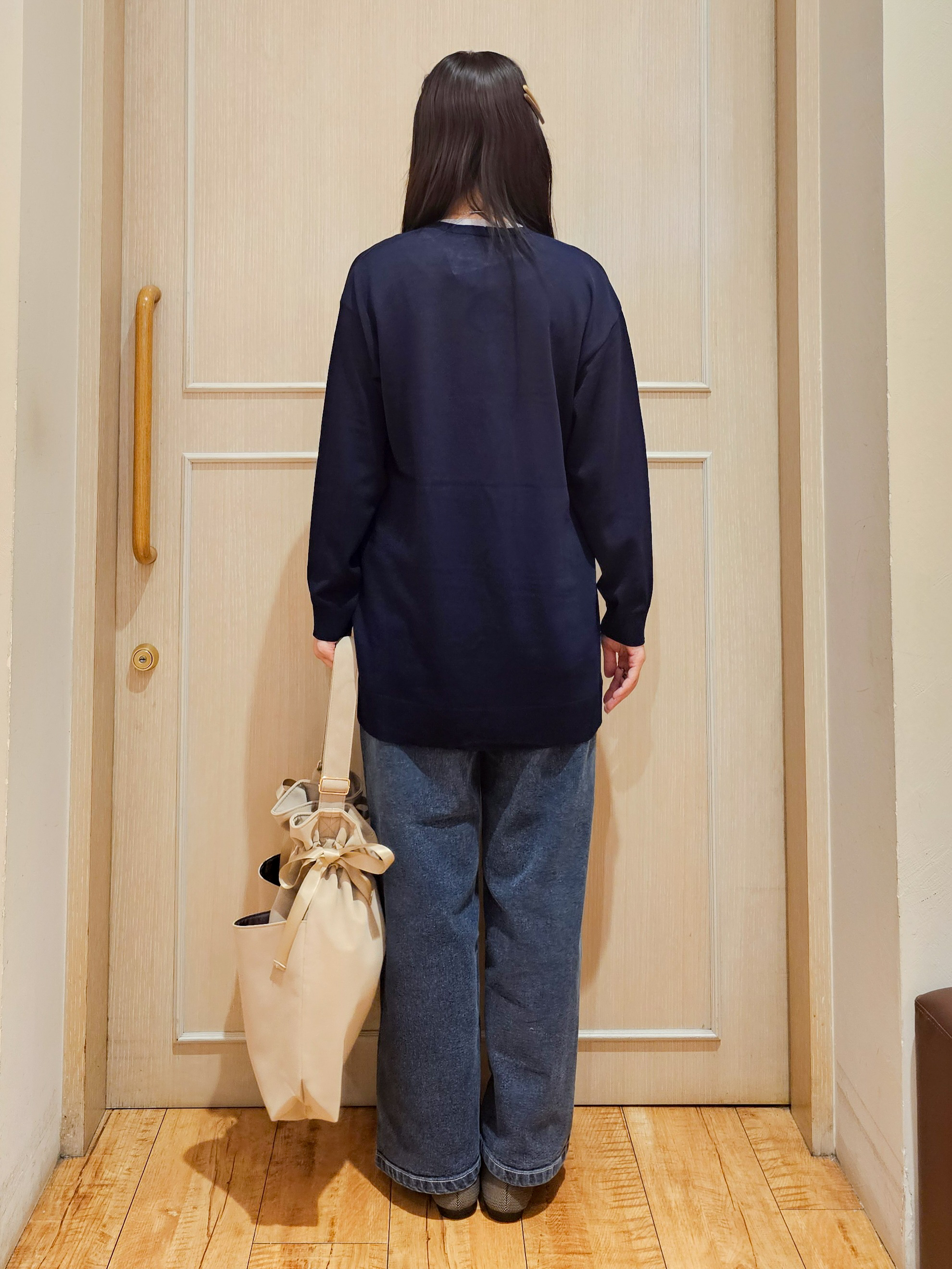ゆゆさんの「SHOO･LA･RUE｜【お袖丈選べる/UV/毛玉になりにくい】配色デザインがポイント ひんやりボタンレスカーディガン」を使ったコーディネート
