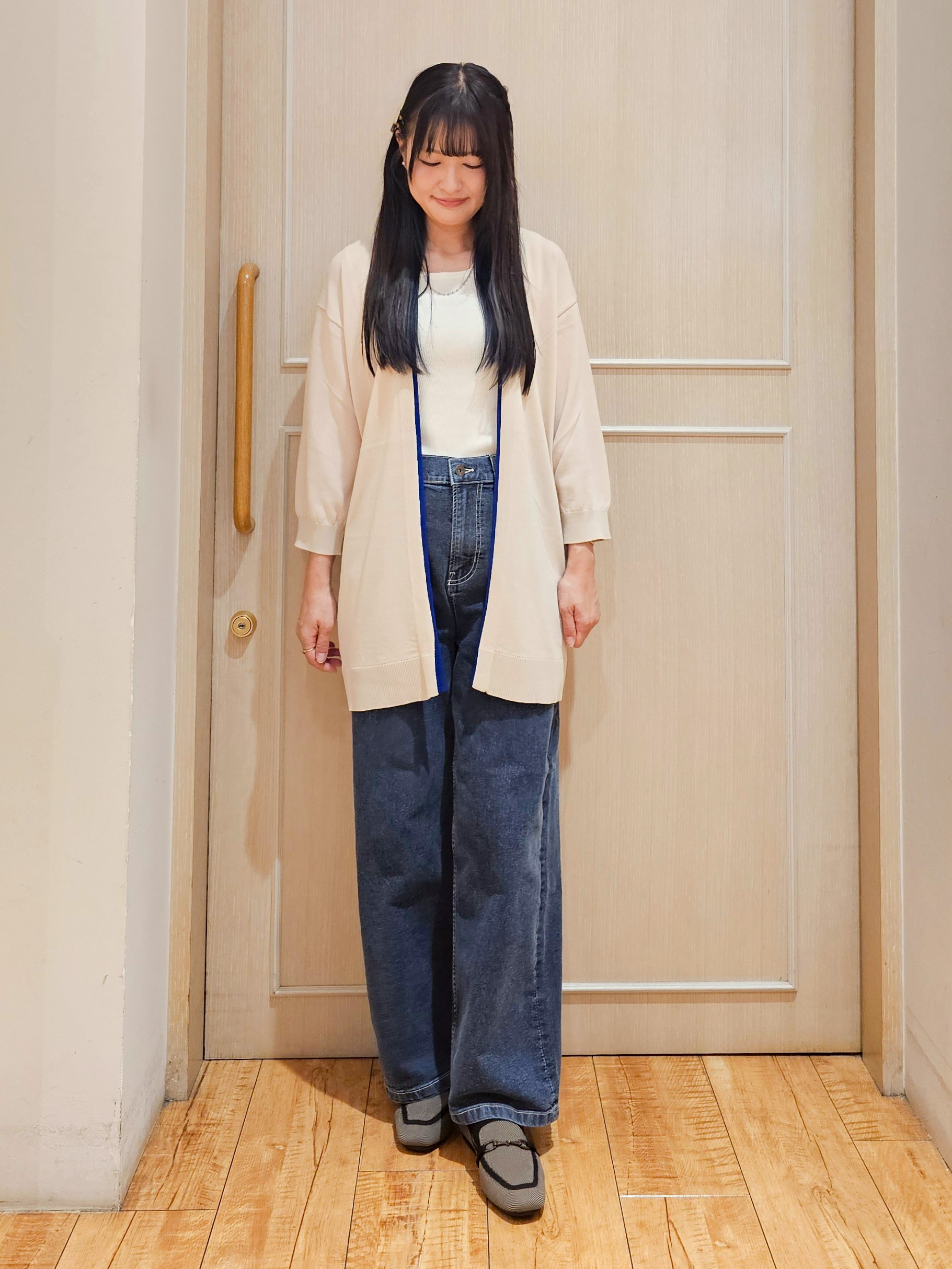 ゆゆさんの「SHOO･LA･RUE｜【お袖丈選べる/UV/毛玉になりにくい】配色デザインがポイント ひんやりボタンレスカーディガン」を使ったコーディネート