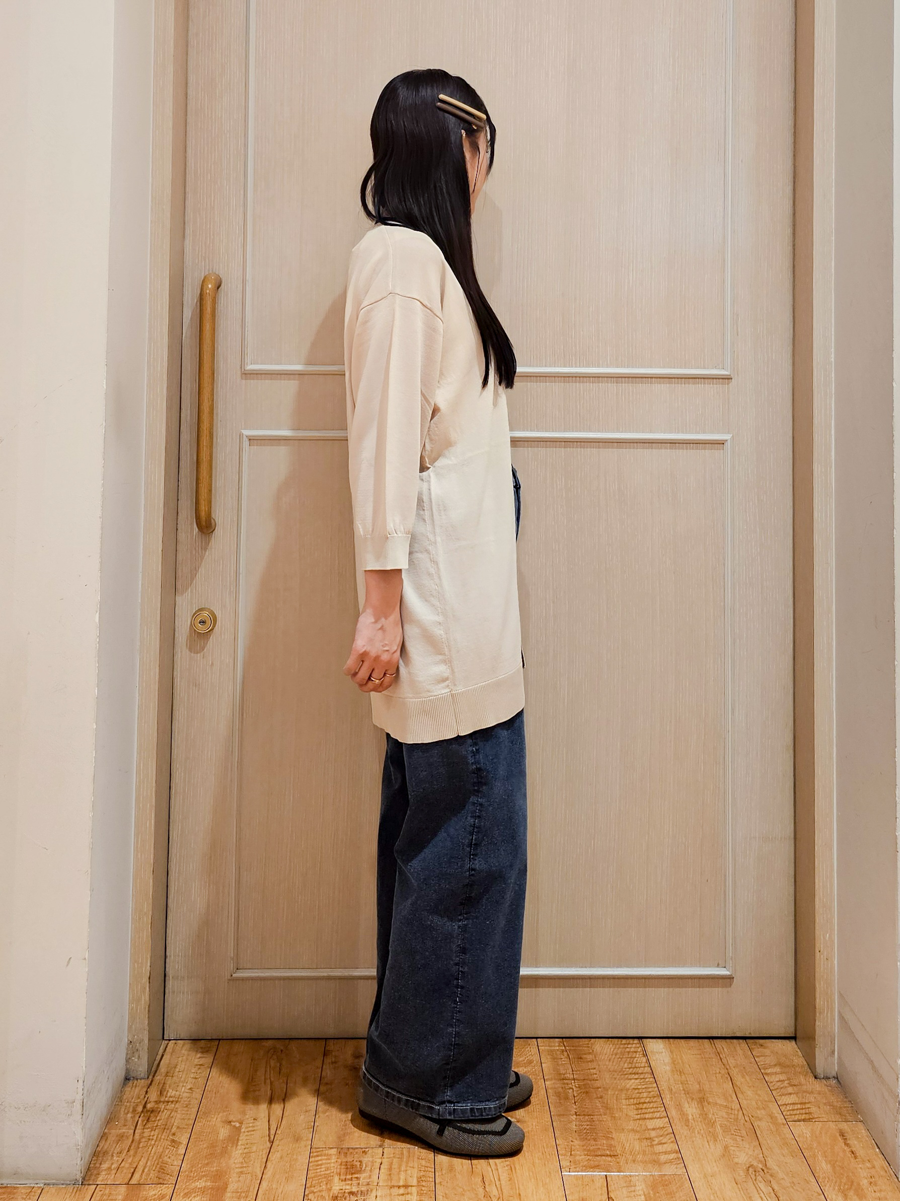 ゆゆさんの「SHOO･LA･RUE｜【お袖丈選べる/UV/毛玉になりにくい】配色デザインがポイント ひんやりボタンレスカーディガン」を使ったコーディネート