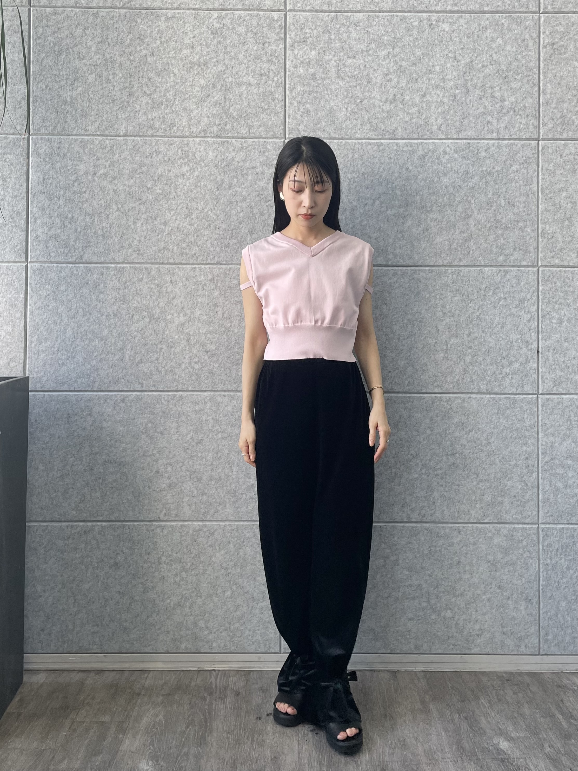 丸山加奈子さんの「CODE A｜design short vest」を使ったコーディネート