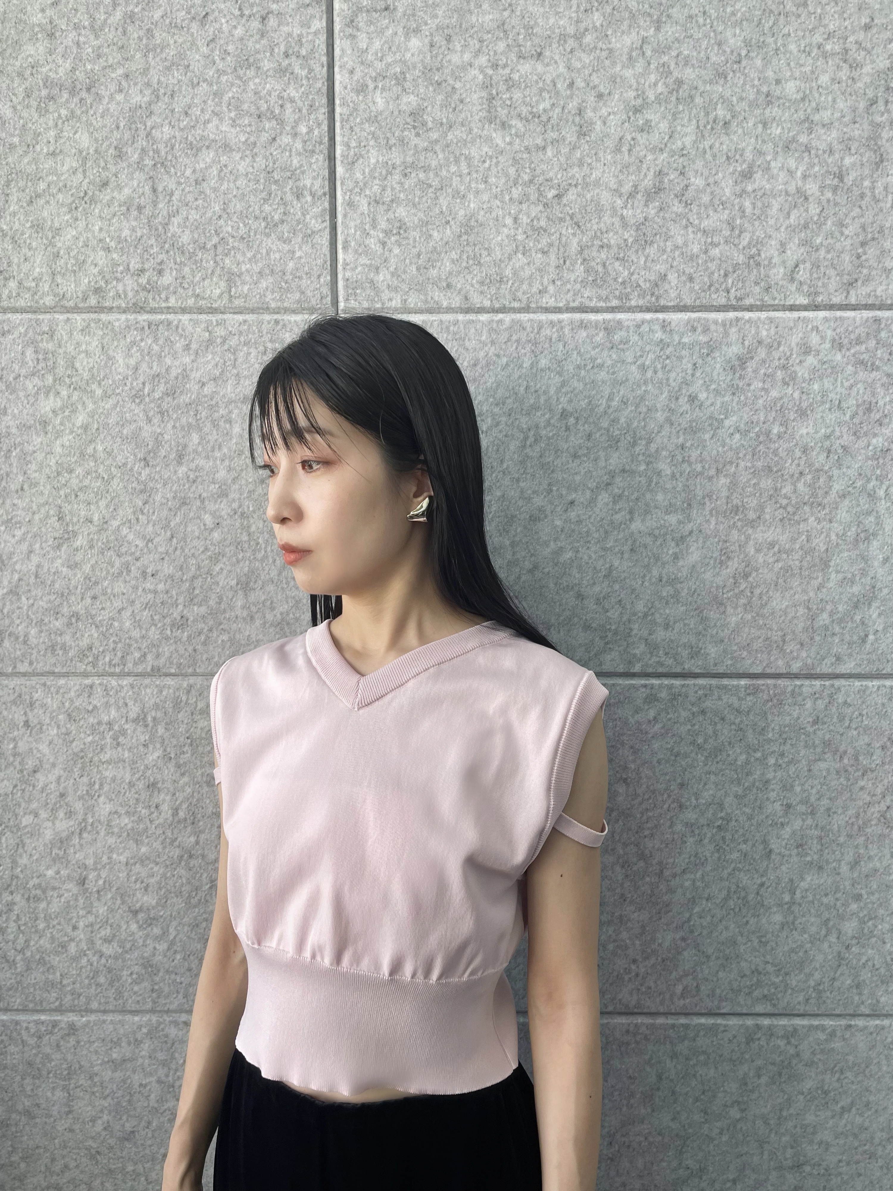 丸山加奈子さんの「CODE A｜design short vest」を使ったコーディネート