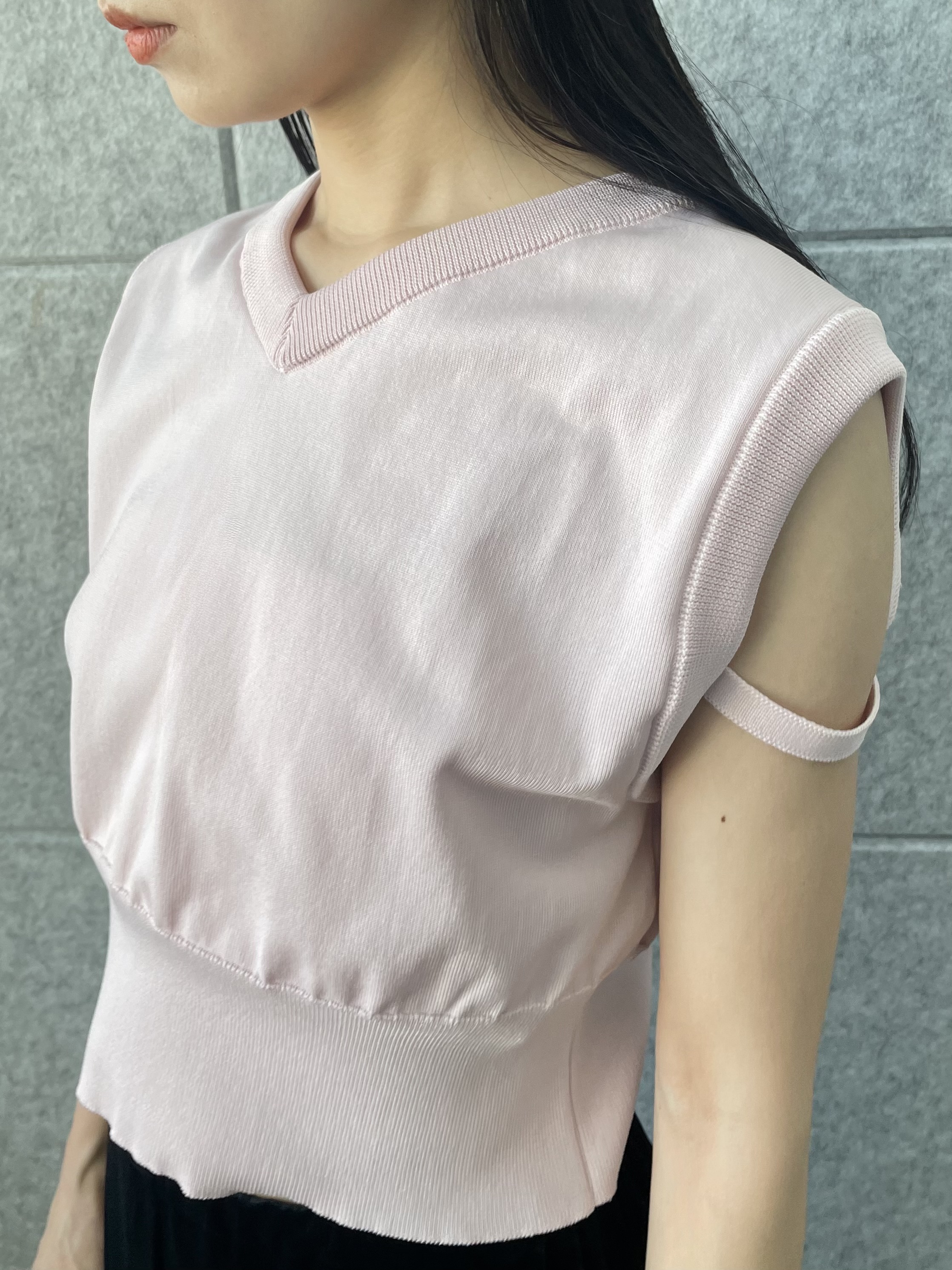 丸山加奈子さんの「CODE A｜design short vest」を使ったコーディネート