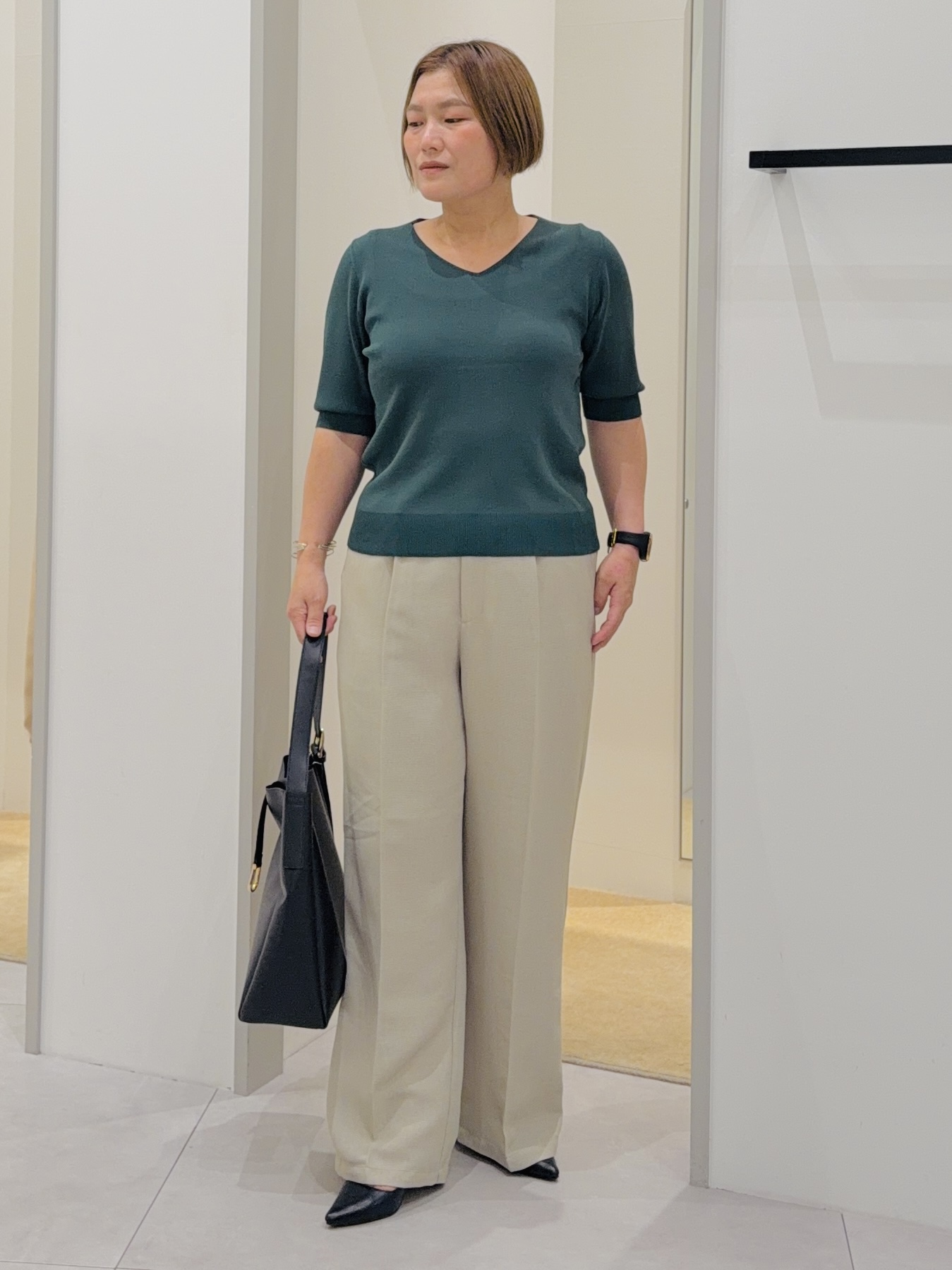 タナさんの「THE SHOP TK｜【ひんやり】すっきりVネック 6分袖ニット」を使ったコーディネート