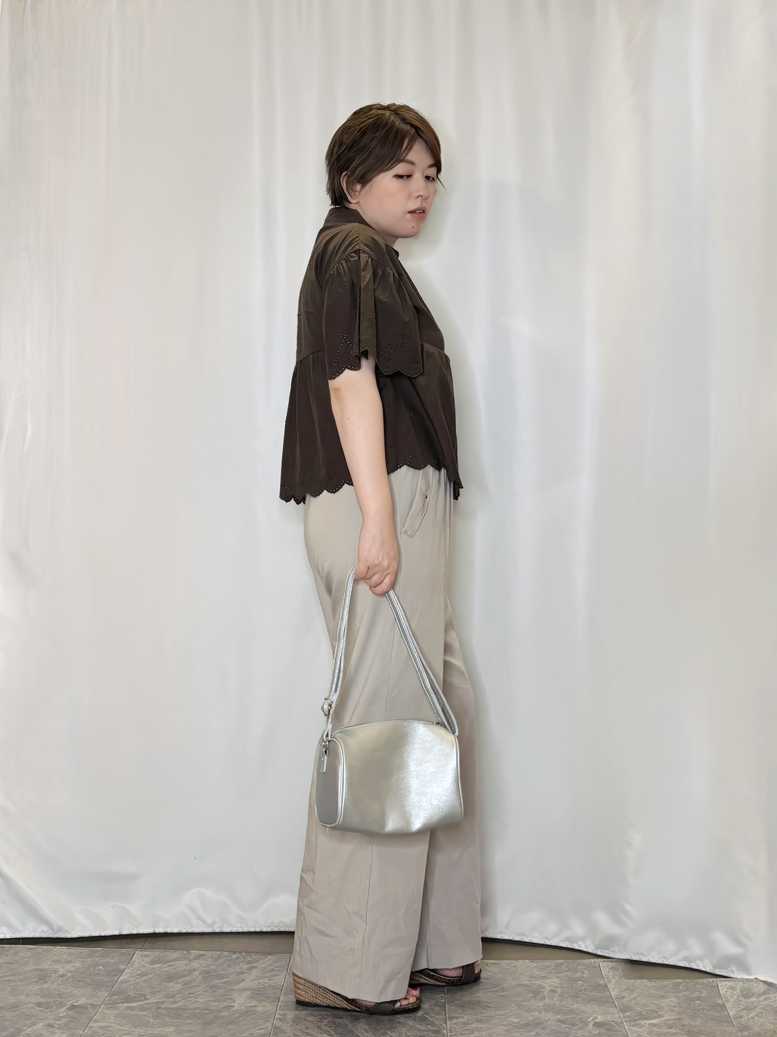 たみさんの「SHOO･LA･RUE｜【洗濯機可/綿100％】刺繍レースがこなれ見え インせず着られるペプラムブラウス」を使ったコーディネート