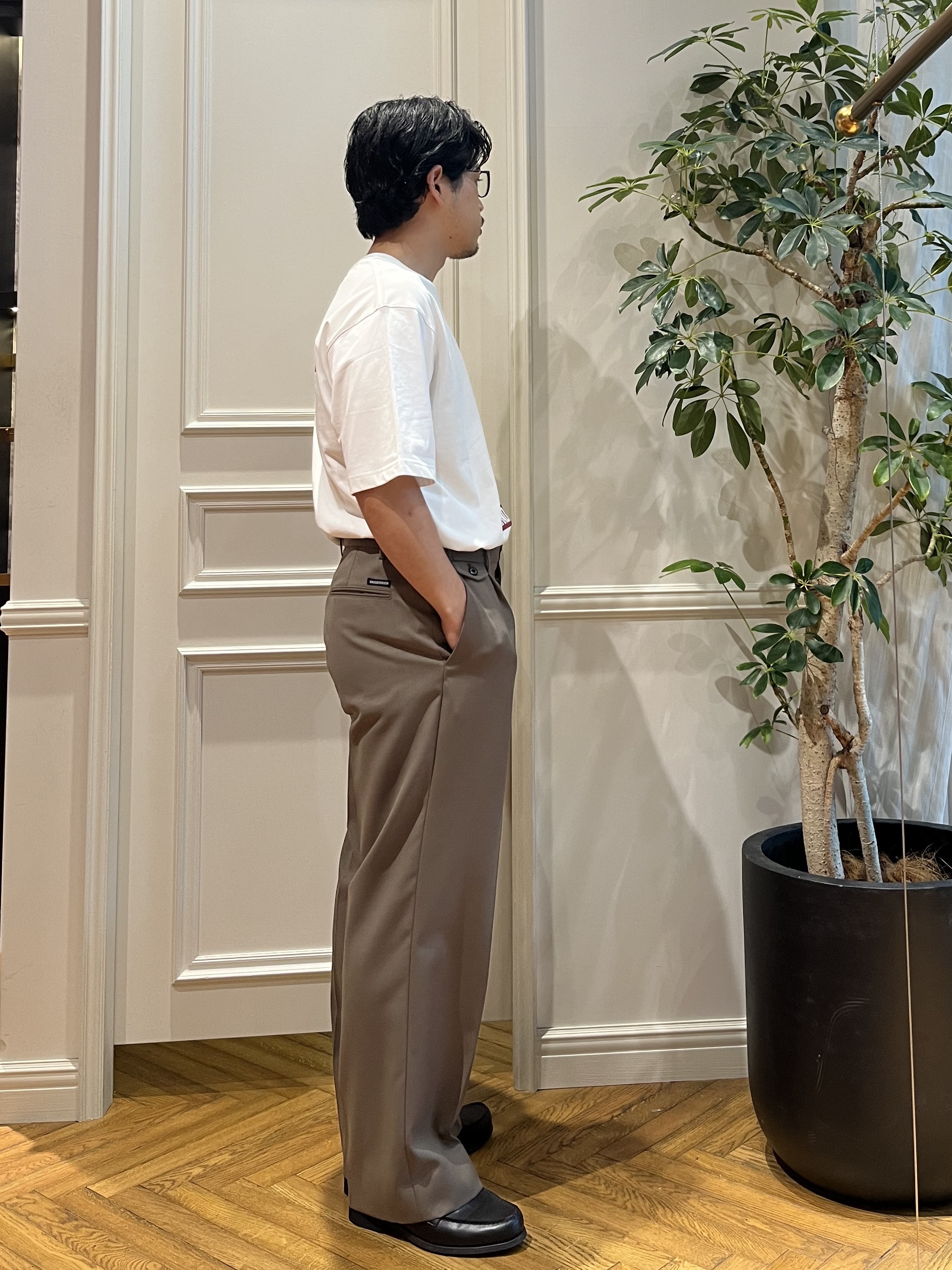 Tokuさんの「DRESSTERIOR｜【ウォッシャブル】サイドゴア ワンタックワイドパンツ」を使ったコーディネート