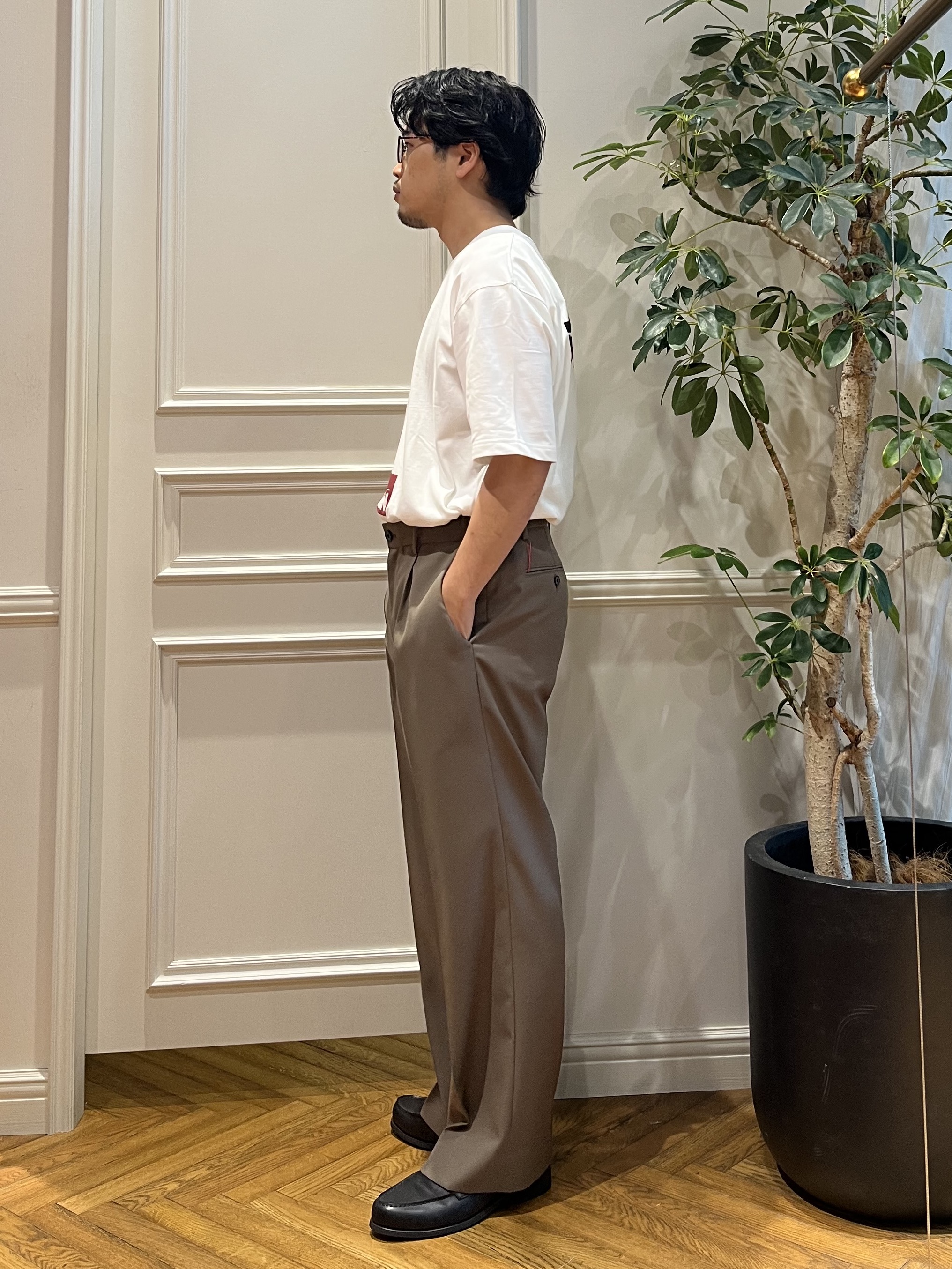 Tokuさんの「DRESSTERIOR｜【ウォッシャブル】サイドゴア ワンタックワイドパンツ」を使ったコーディネート