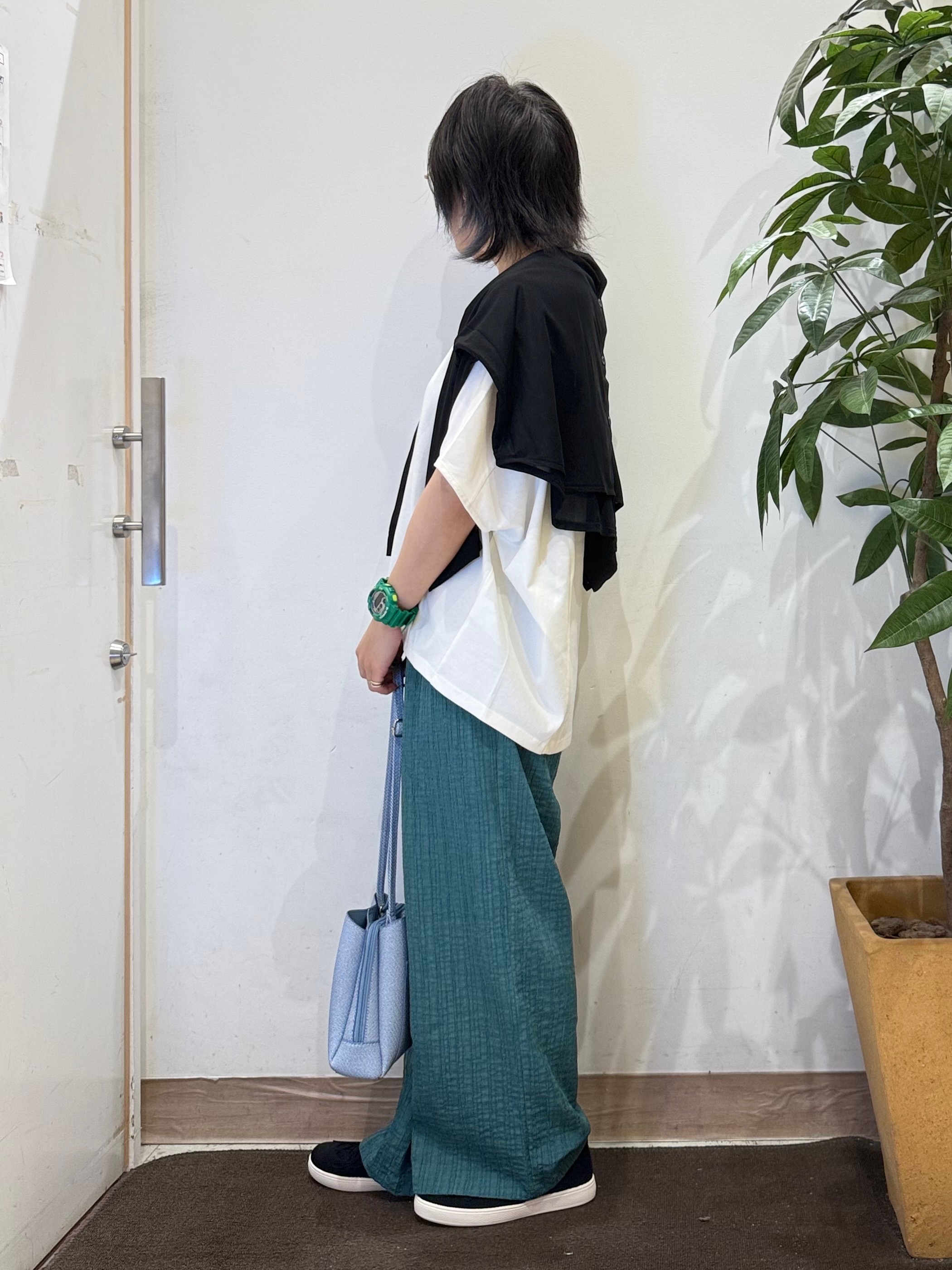 misakiさんの「SHOO･LA･RUE｜【洗濯機可/体型カバー】程よい透け感の ゆるシア―シャツパーカ」を使ったコーディネート