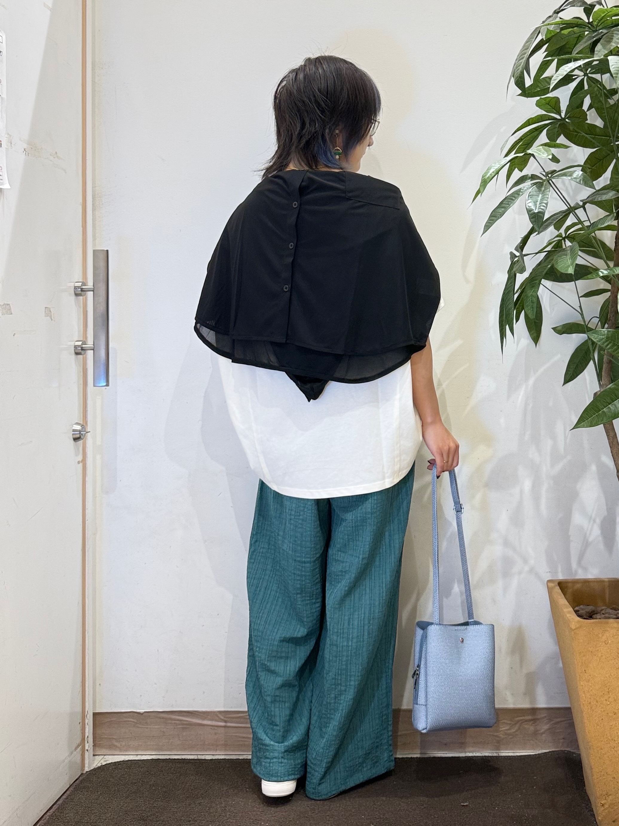 misakiさんの「SHOO･LA･RUE｜【洗濯機可/体型カバー】程よい透け感の ゆるシア―シャツパーカ」を使ったコーディネート