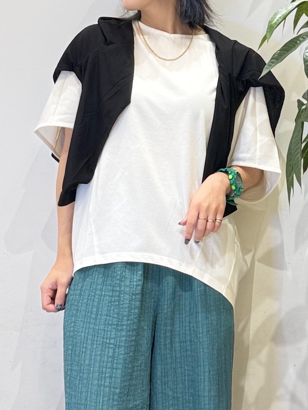 misakiさんの「SHOO･LA･RUE｜【洗濯機可/体型カバー】程よい透け感の ゆるシア―シャツパーカ」を使ったコーディネート