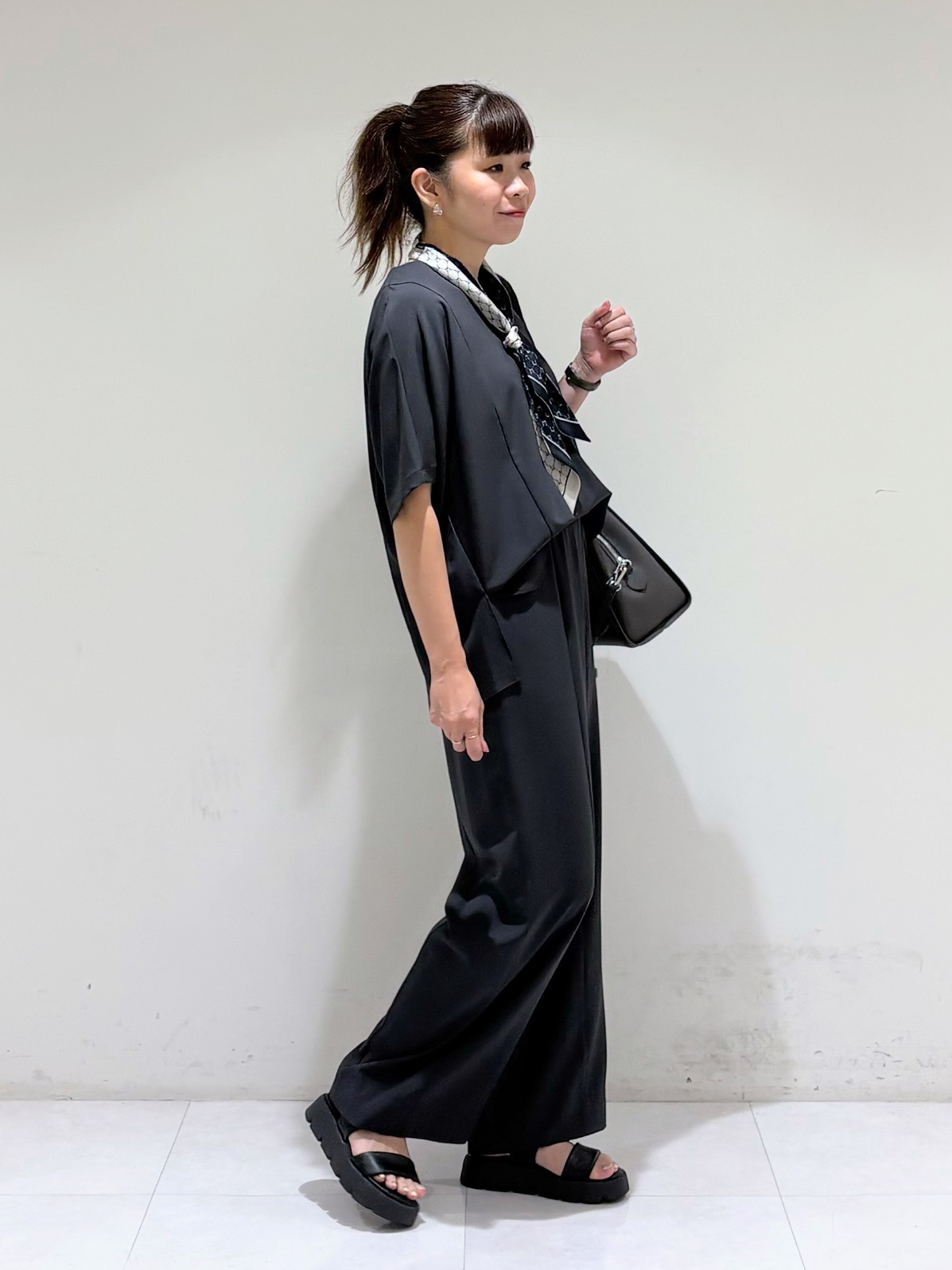 tsuyuさんの「INDIVI｜【2柄展開】柄デザインスカーフ」を使ったコーディネート