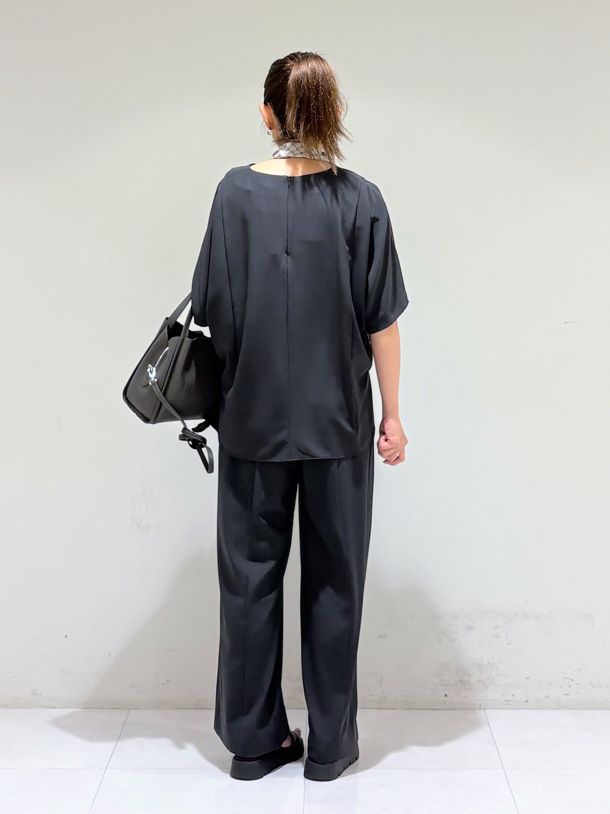 tsuyuさんの「INDIVI｜【2柄展開】柄デザインスカーフ」を使ったコーディネート