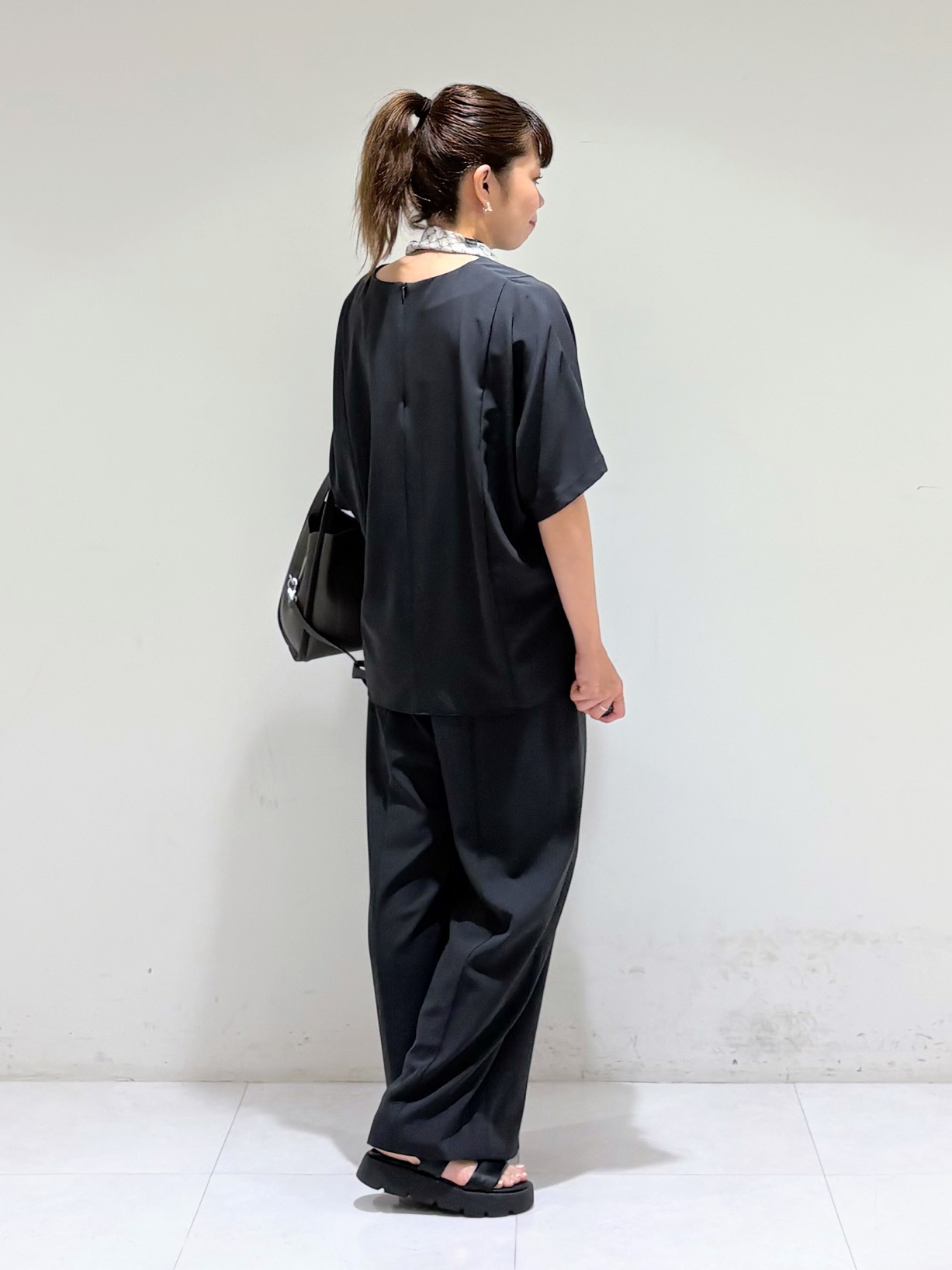 tsuyuさんの「INDIVI｜【2柄展開】柄デザインスカーフ」を使ったコーディネート