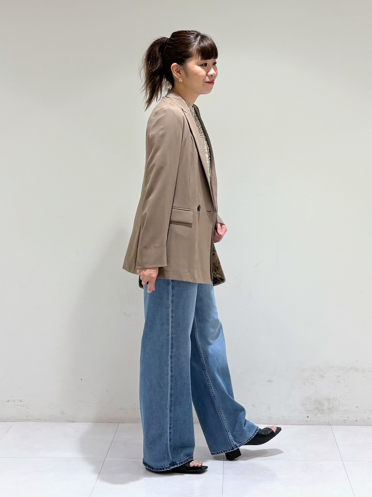 tsuyuさんの「INDIVI｜【A4サイズ対応／長さ調整可能】クラッシュベロア ショルダーバッグ」を使ったコーディネート