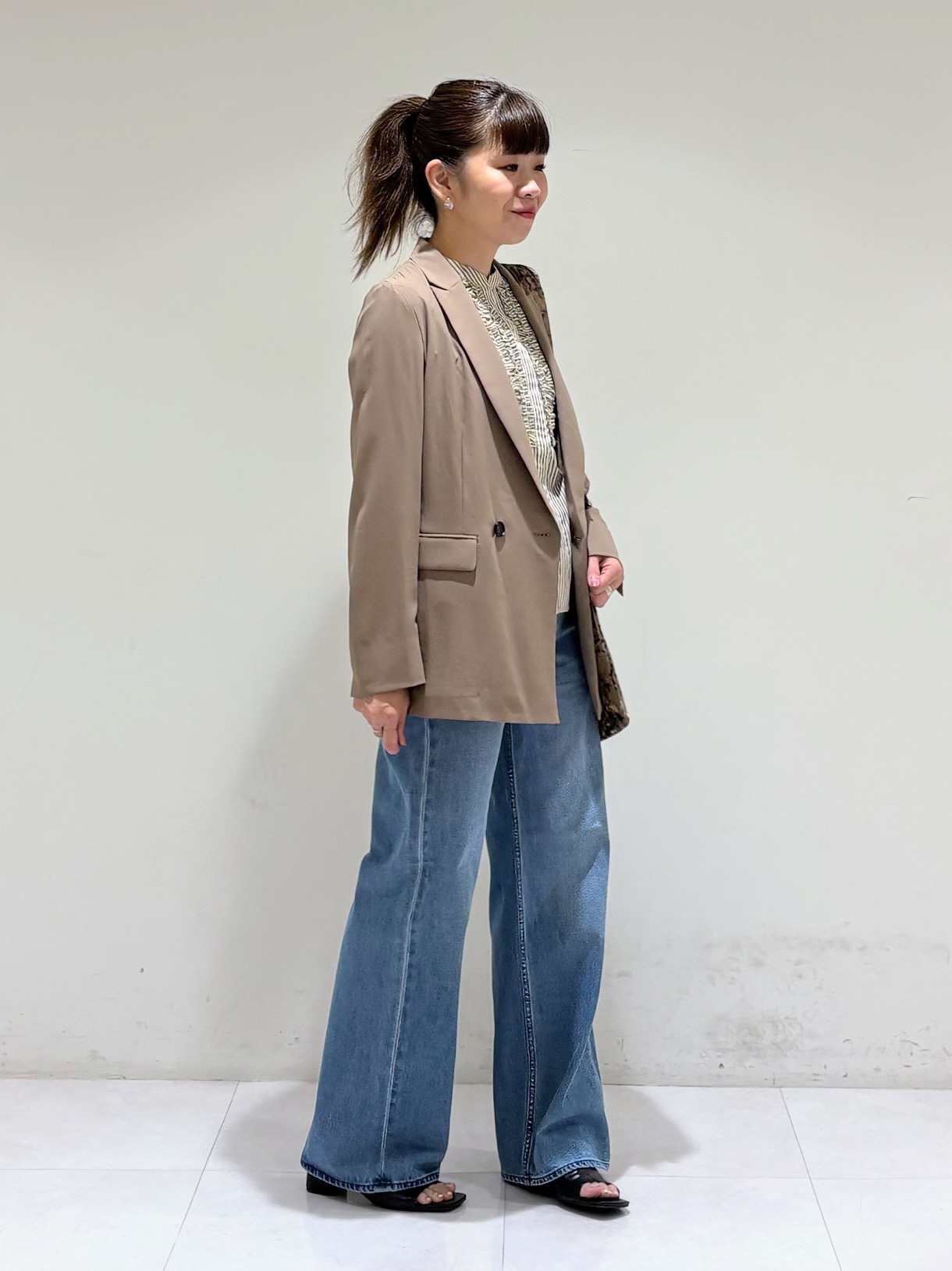 tsuyuさんの「INDIVI｜【A4サイズ対応／長さ調整可能】クラッシュベロア ショルダーバッグ」を使ったコーディネート