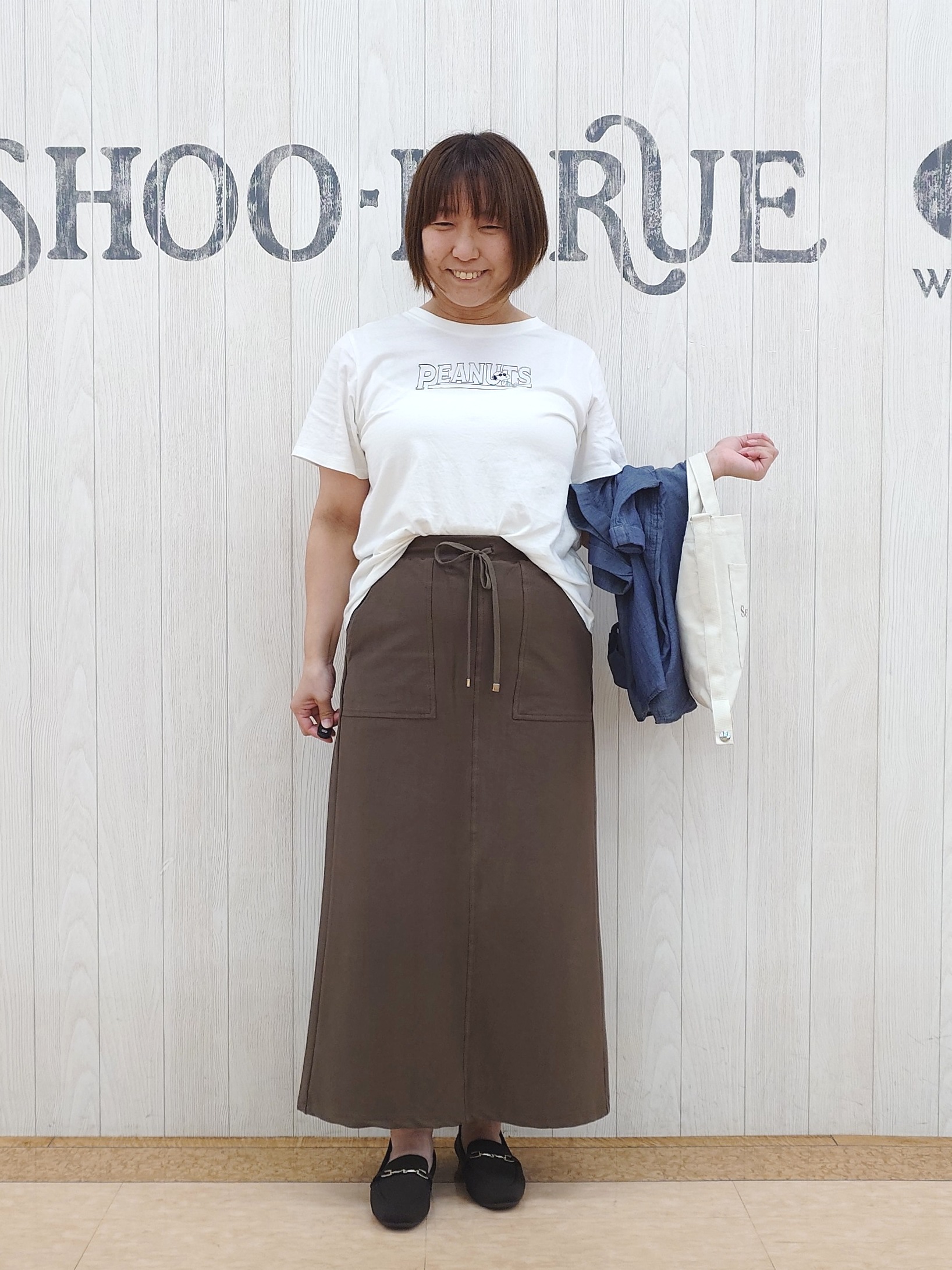 とろろさんの「SHOO･LA･RUE｜【S-LL/洗濯機可/綿100%】やわらかシアーデニム 5分袖ポケットシャツ」を使ったコーディネート