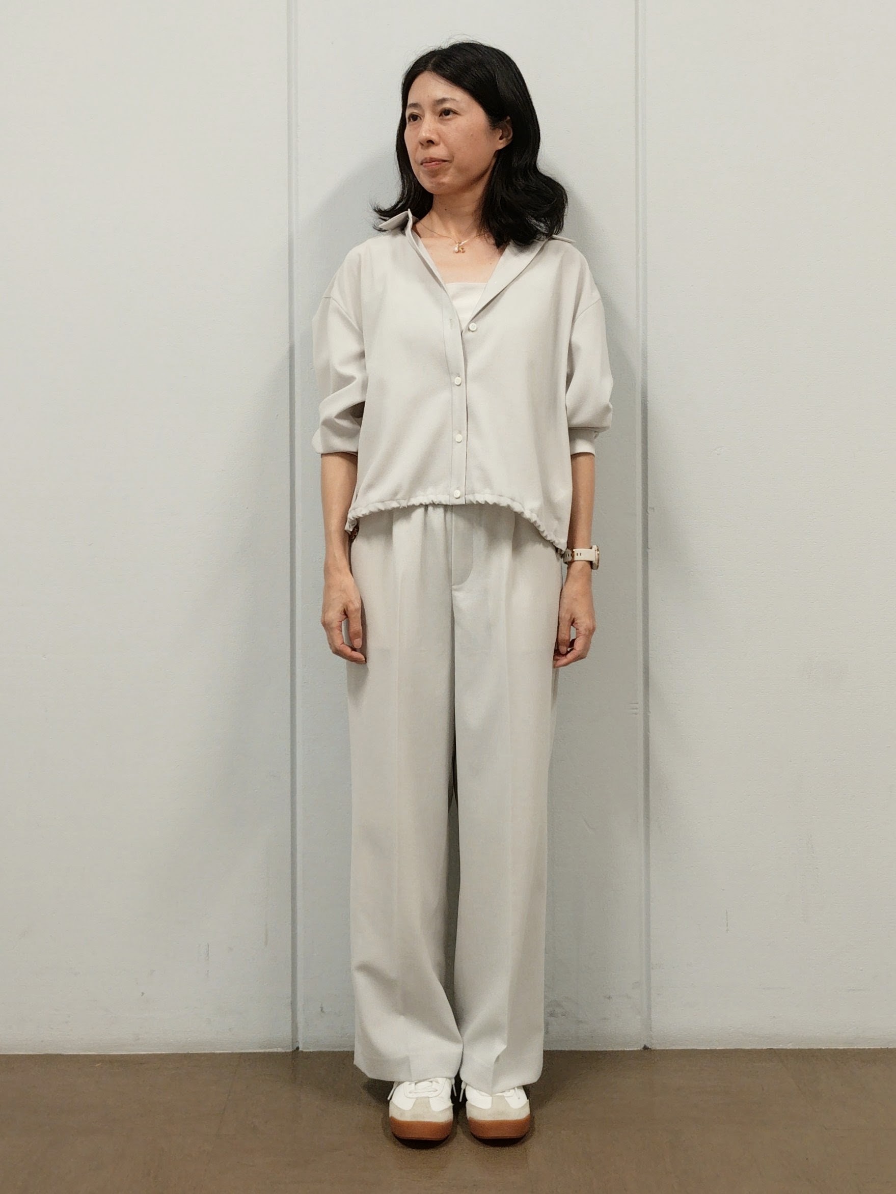 OHNUMAさんの「UNTITLED｜【秋羽織り/セットアップ可/UVカット】エアリークールドロストシャツ」を使ったコーディネート