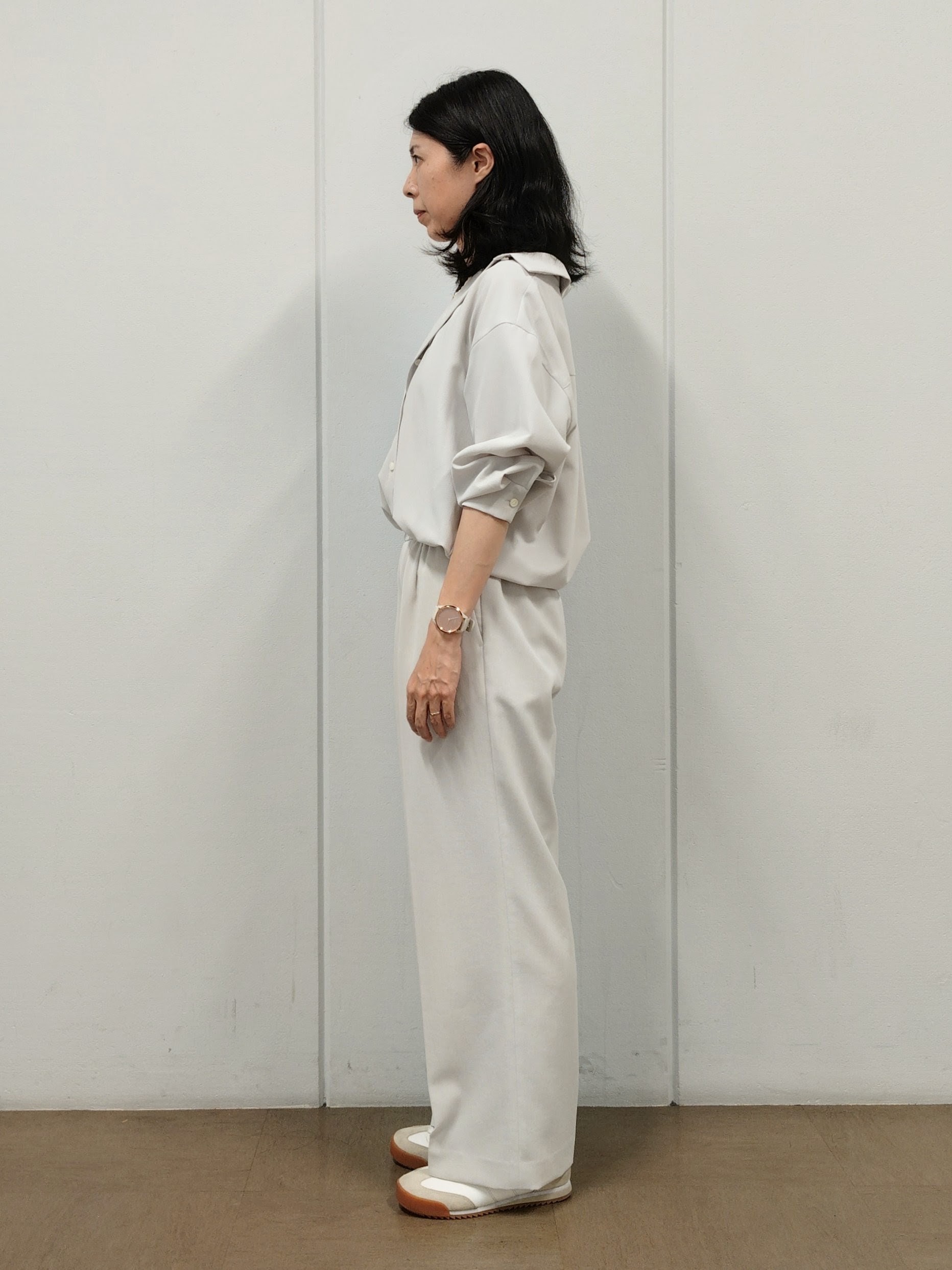 OHNUMAさんの「UNTITLED｜【秋羽織り/セットアップ可/UVカット】エアリークールドロストシャツ」を使ったコーディネート