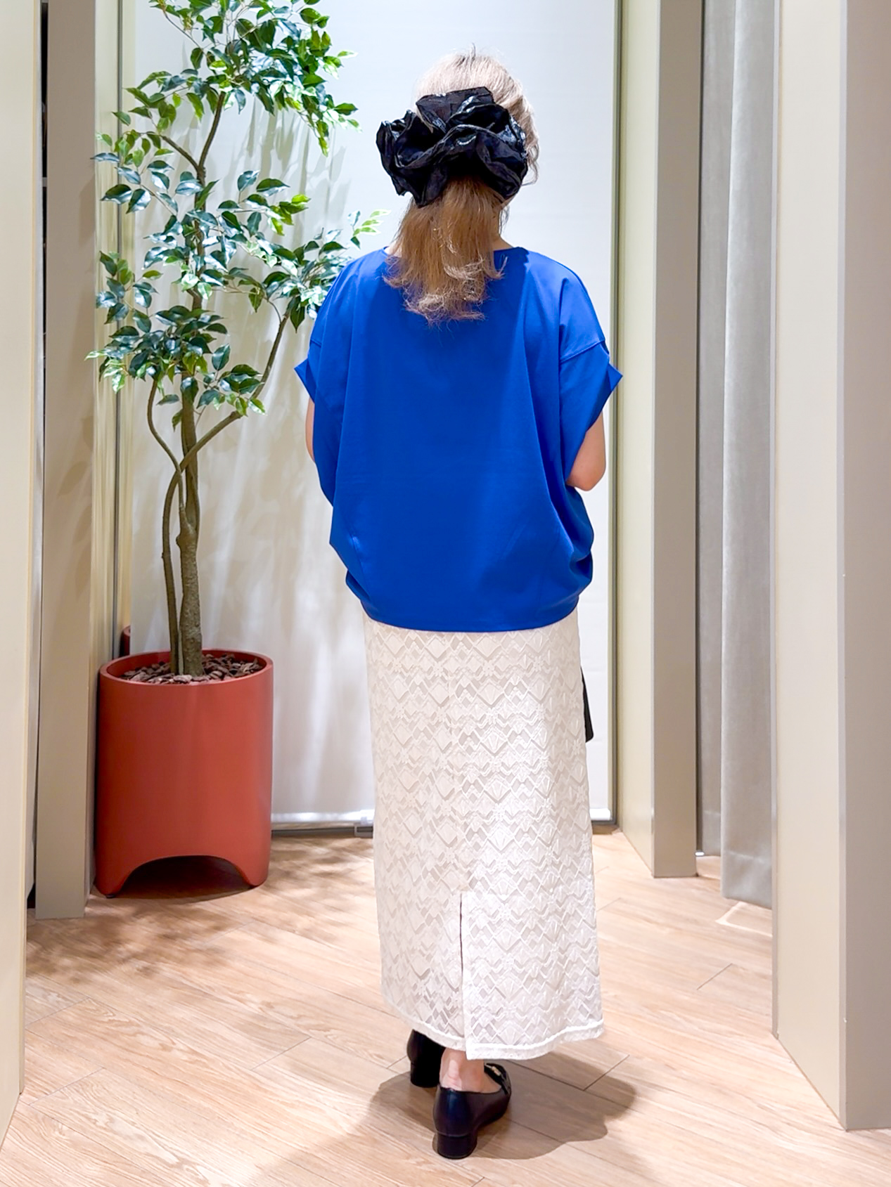Harukaさんの「grove｜【持続冷感・体型カバー】サテンパイピングドルマンカットソー」を使ったコーディネート