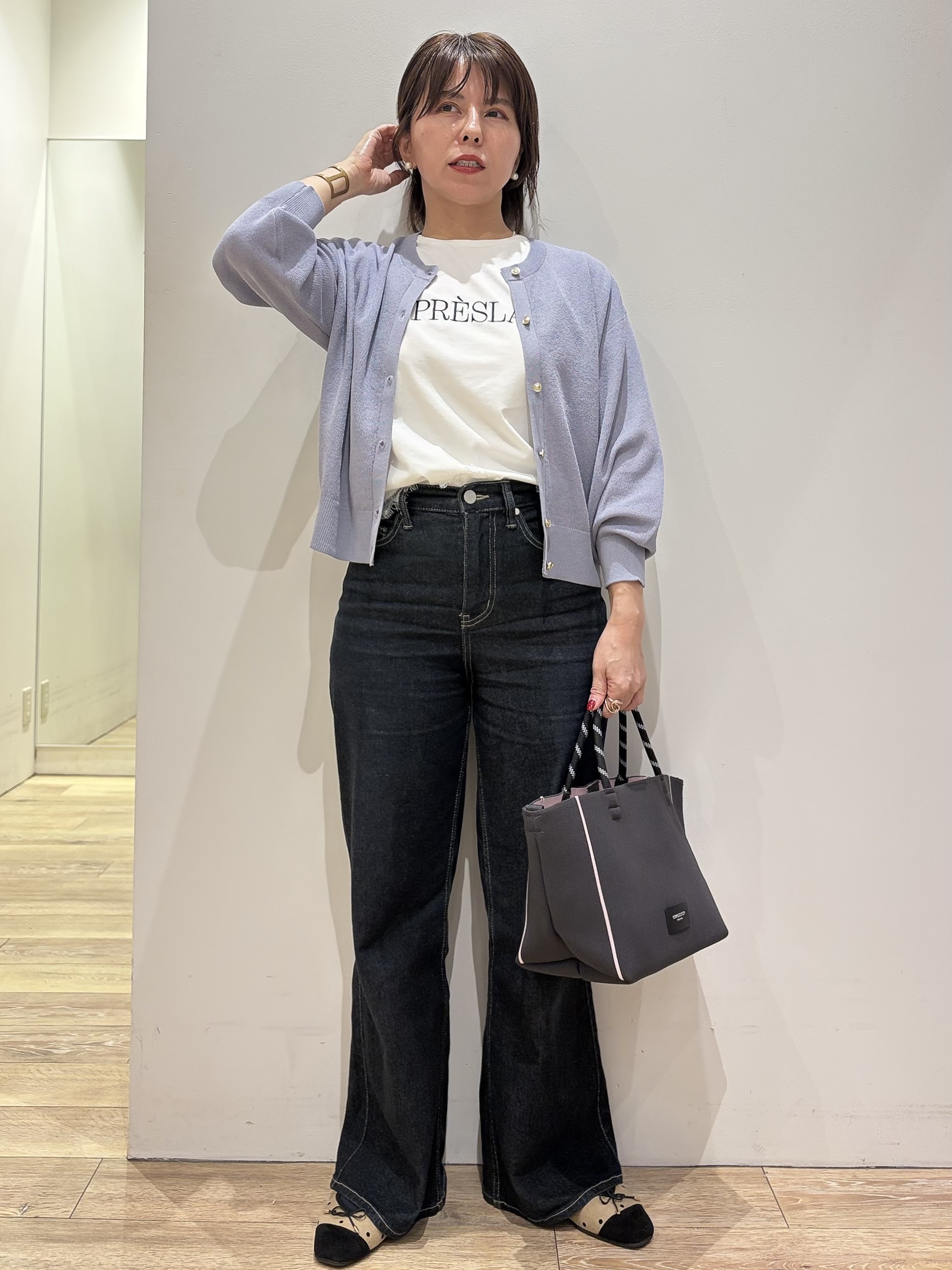 YUKOさんの「index｜【接触冷感／UVケア】裾レースロゴTシャツ《洗濯機OK／S-3L》」を使ったコーディネート