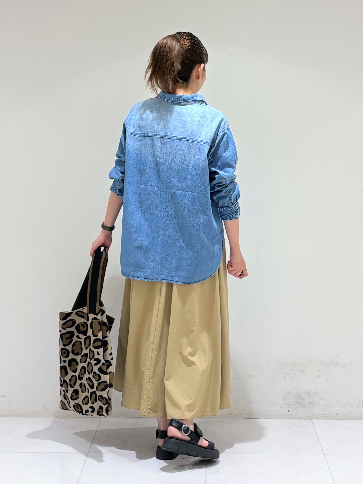 tsuyuさんの「INDIVI｜【新作登場！／大容量】ニットジャカードトートバッグ」を使ったコーディネート