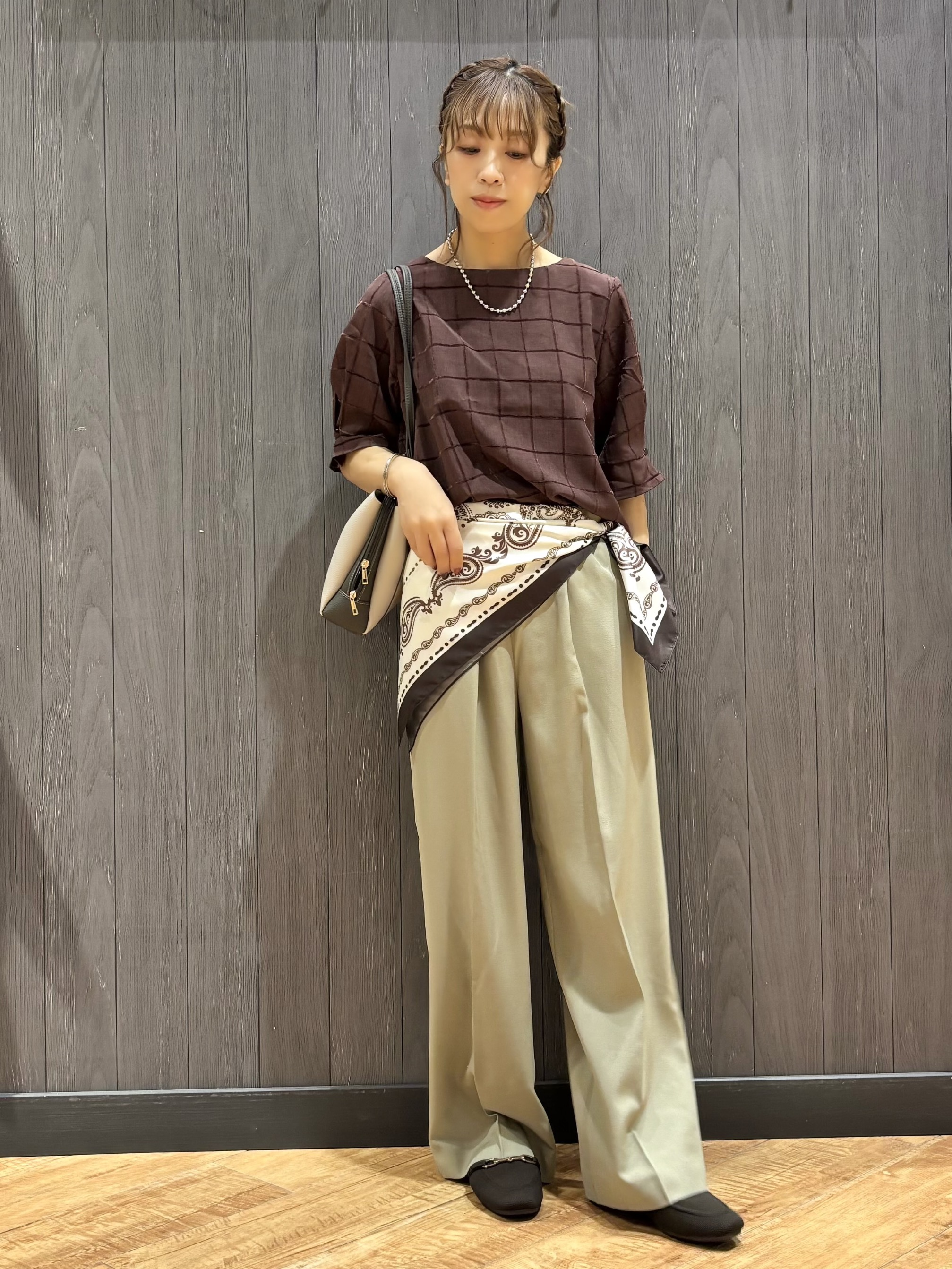 meiさんの「SHOO･LA･RUE｜【セットアップ可/S-LL】モールチェックで上品に タックスリーブ ブラウス」を使ったコーディネート