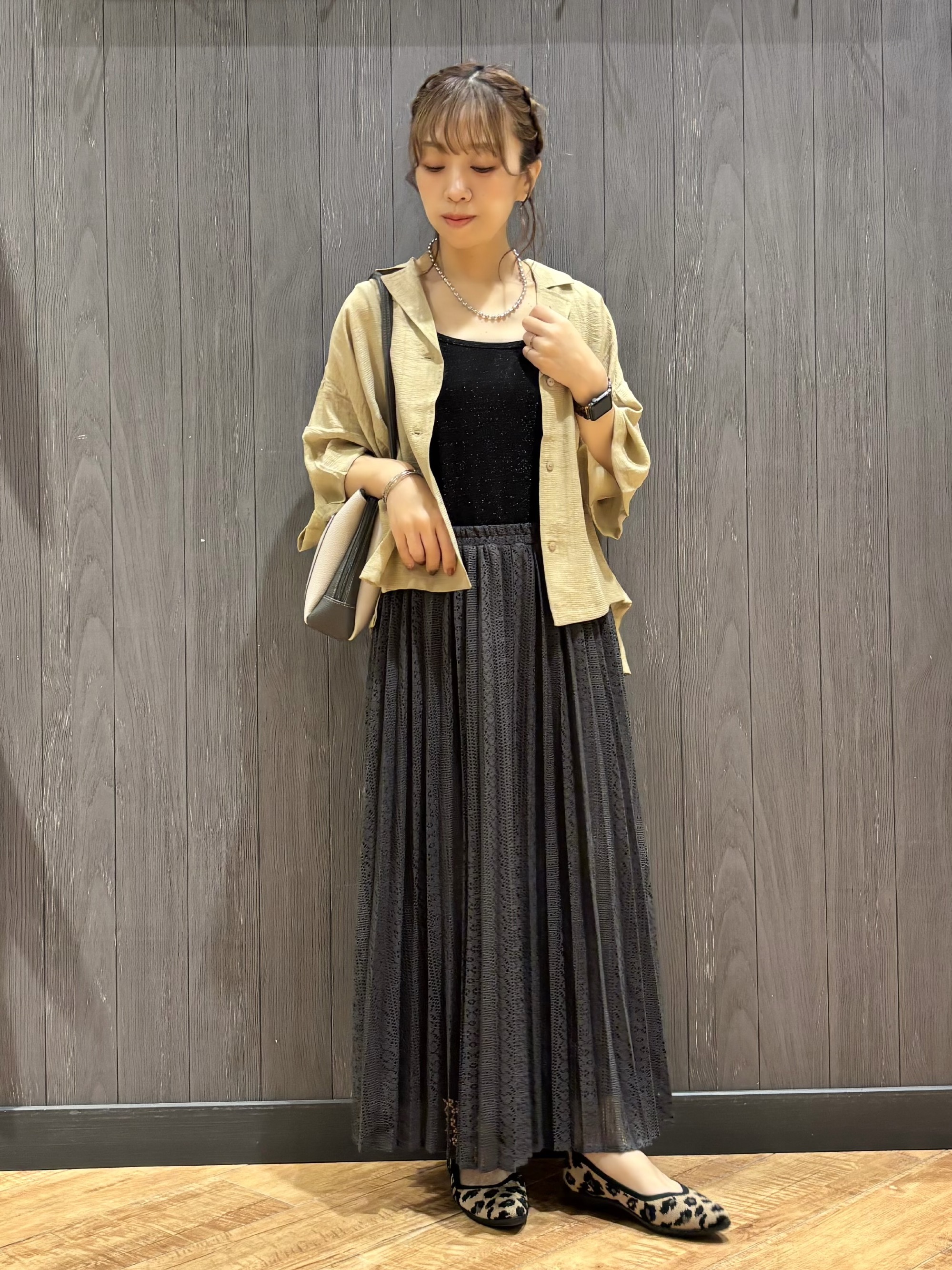 meiさんの「SHOO･LA･RUE｜【S-LL/洗濯機可】抜け感たっぷり 程よい透け感のポケット付きシャツ」を使ったコーディネート