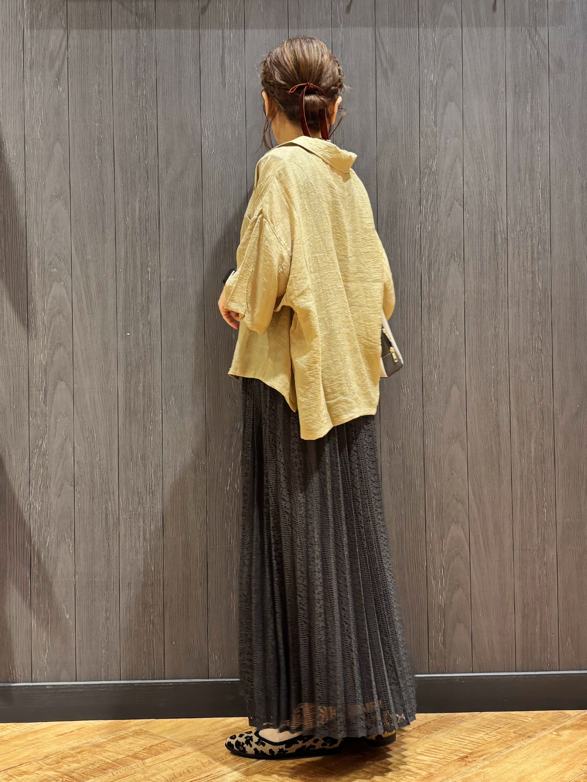 meiさんの「SHOO･LA･RUE｜【S-LL/洗濯機可】抜け感たっぷり 程よい透け感のポケット付きシャツ」を使ったコーディネート
