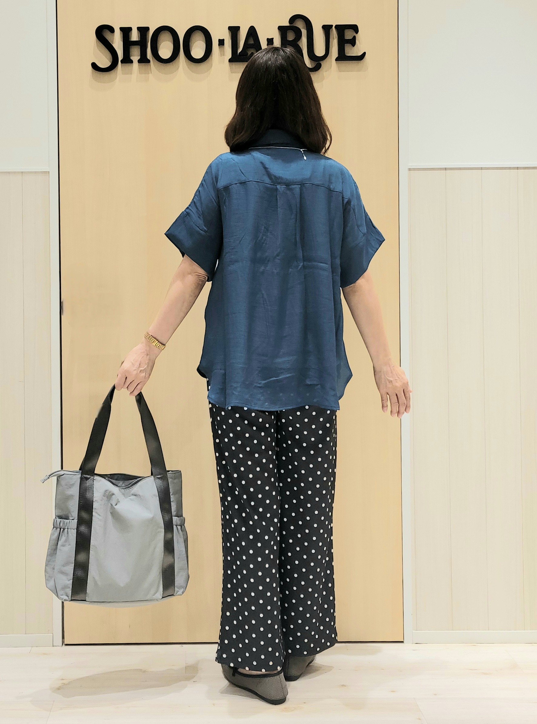 ユウさんの「SHOO･LA･RUE｜【2点セット/S-LL/洗濯機可】時短でコーデ決まる スラブスキッパーシャツ＋タンクトップ」を使ったコーディネート