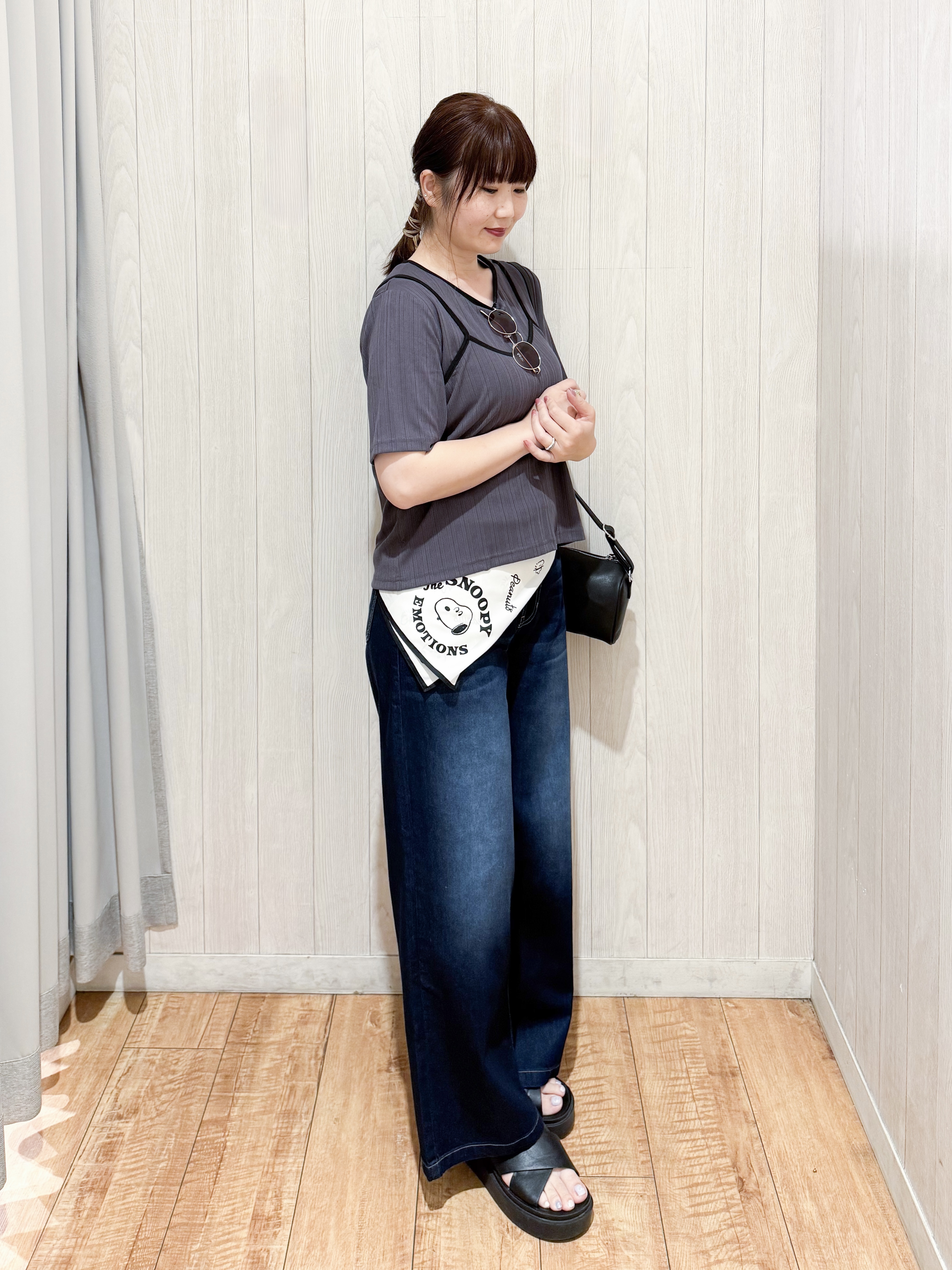 愛さんの「SHOO･LA･RUE｜【2点セット】ランダムテレコで細見え  配色使いTシャツ+キャミソール」を使ったコーディネート