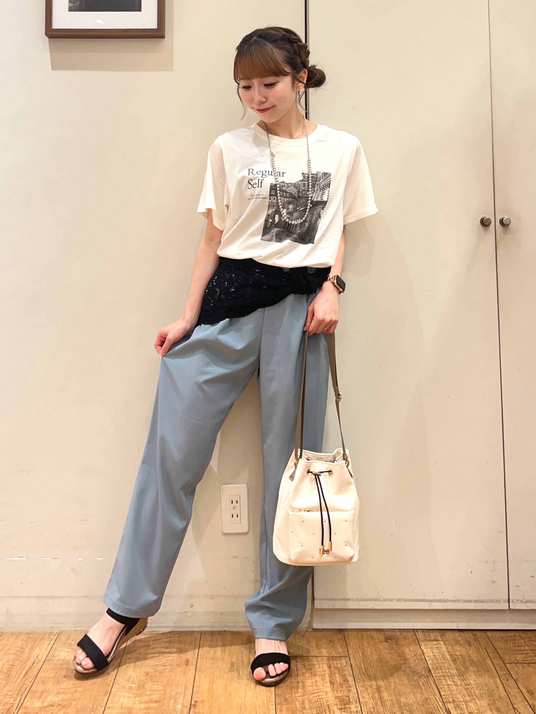 AIRIさんの「SHOO･LA･RUE｜【ひんやり/S-LL/洗濯機可】真夏に着たい 大人のベーシックカラープリントTシャツ」を使ったコーディネート