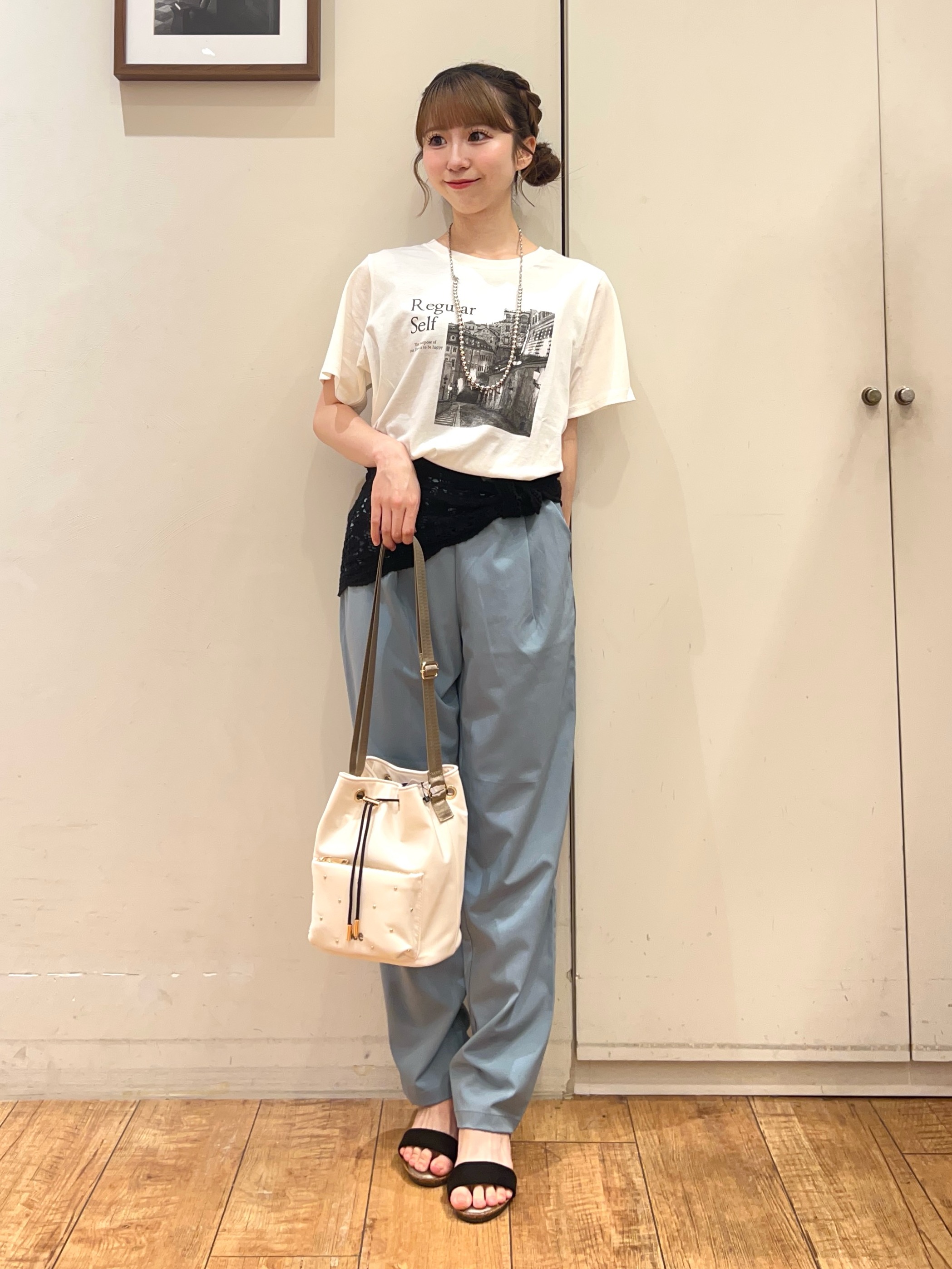 AIRIさんの「SHOO･LA･RUE｜【ひんやり/S-LL/洗濯機可】真夏に着たい 大人のベーシックカラープリントTシャツ」を使ったコーディネート