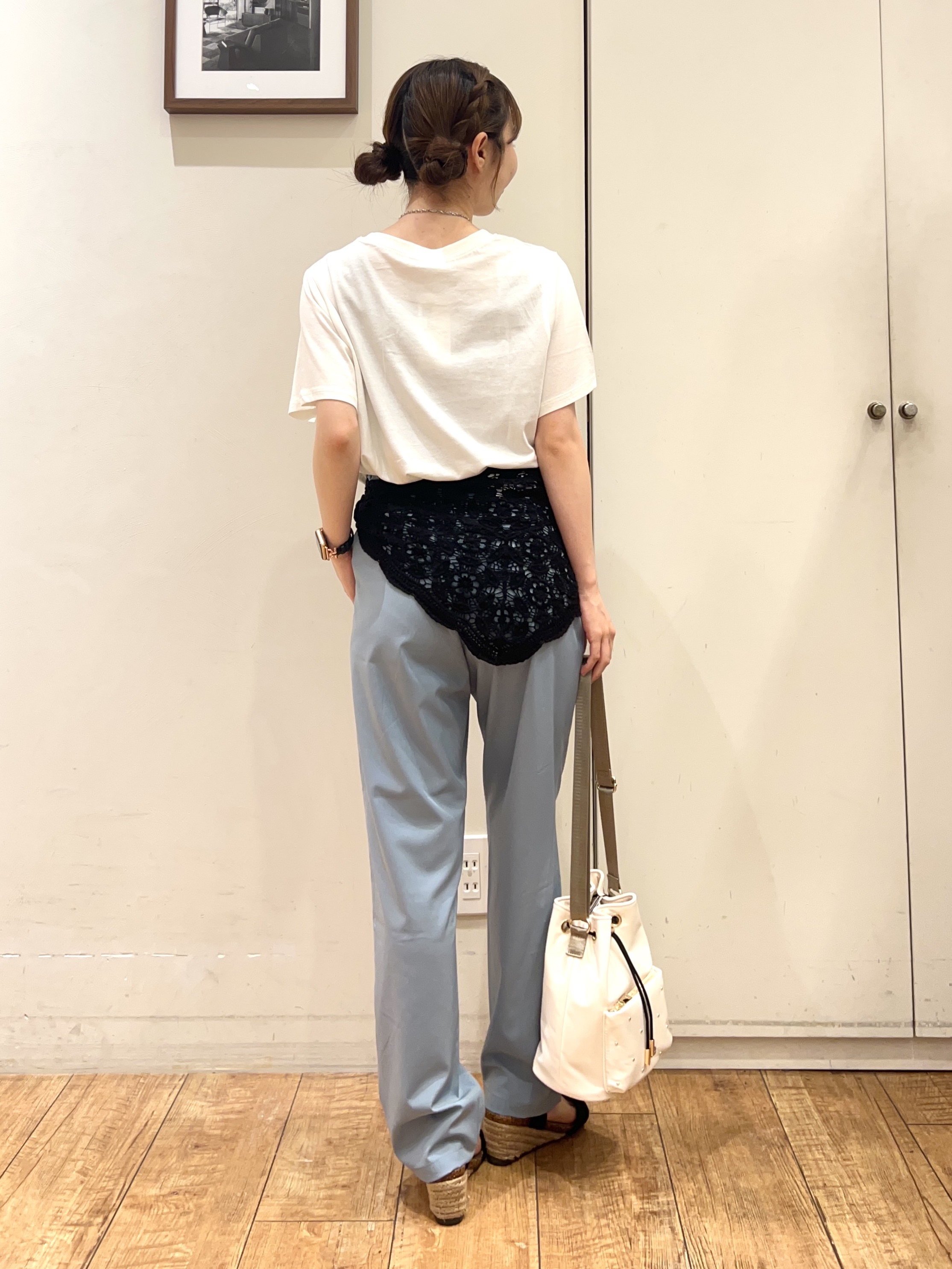 AIRIさんの「SHOO･LA･RUE｜【ひんやり/S-LL/洗濯機可】真夏に着たい 大人のベーシックカラープリントTシャツ」を使ったコーディネート