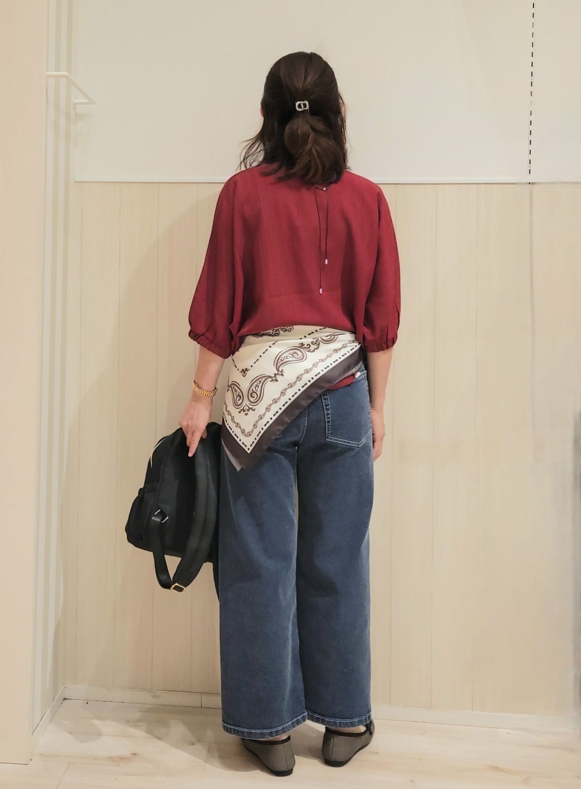 ユウさんの「SHOO･LA･RUE｜【インせず着られる/洗濯後しわになりにくい】しぼしぼドルマンブラウス」を使ったコーディネート