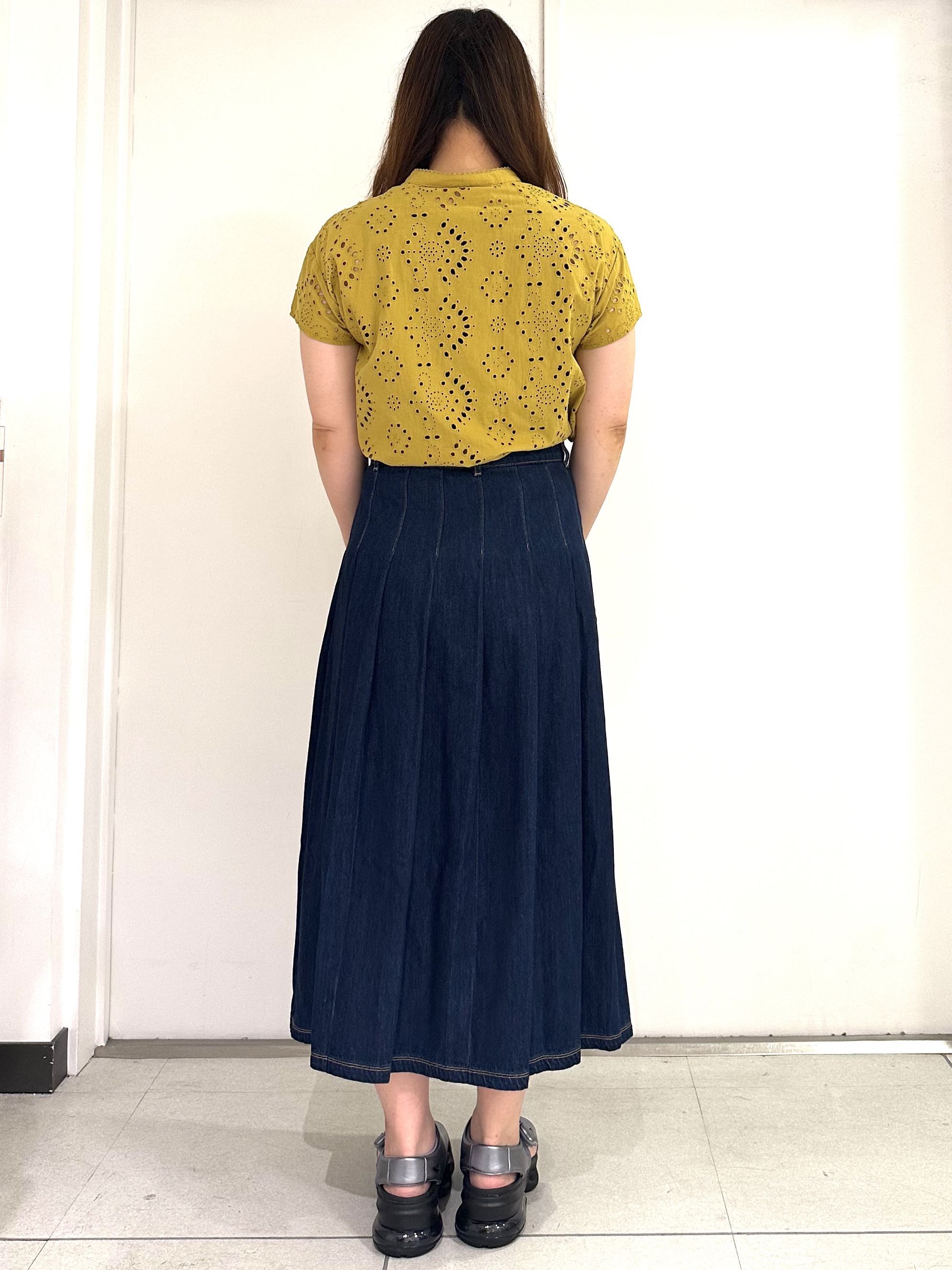 miさんの「Reflect｜【通勤◎】カットワーク刺繍レース シャツブラウス」を使ったコーディネート