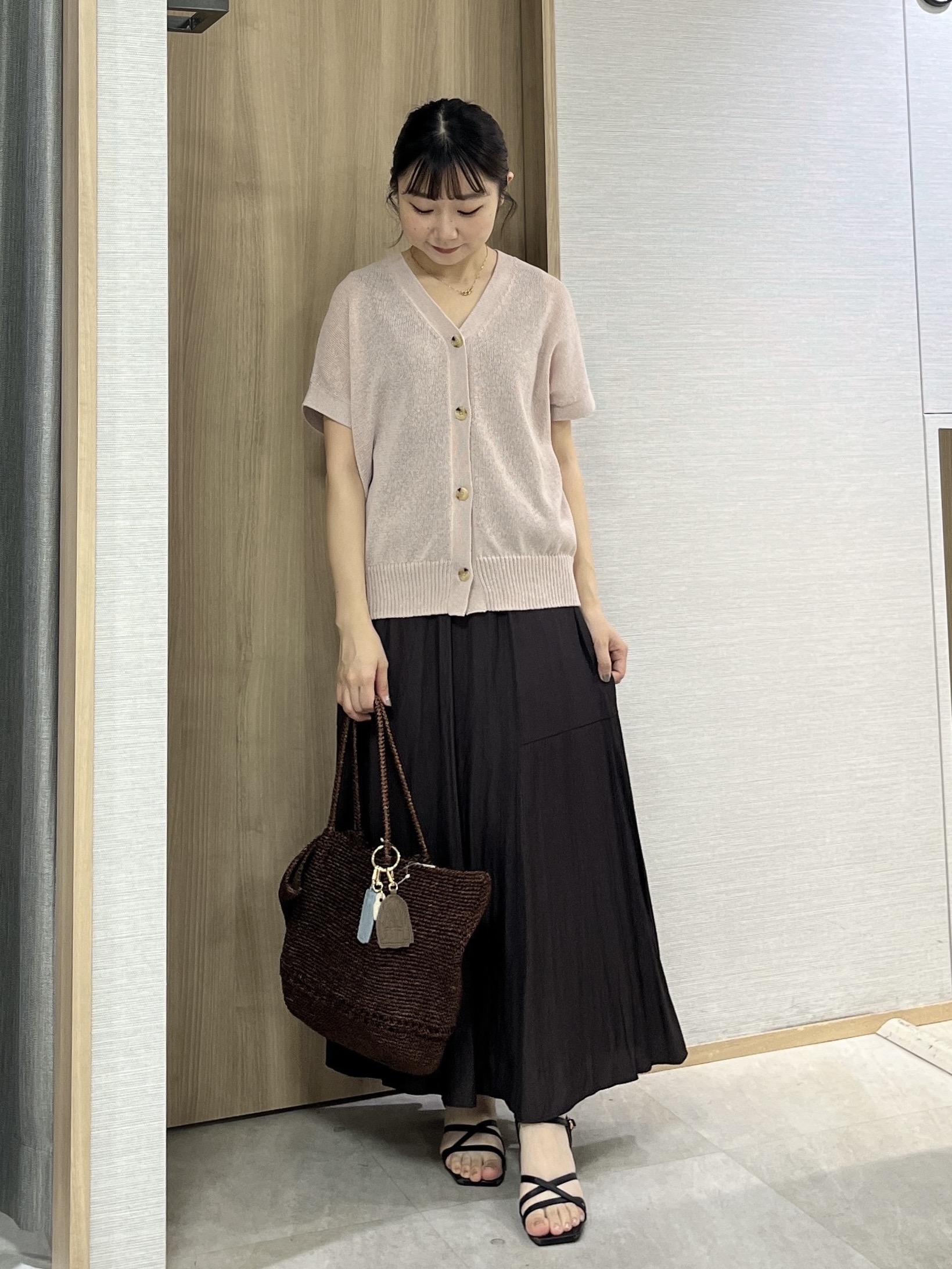 KAHOさんの「UNTITLED｜【洗える/清涼感】ドライタッチスリーブレスカーディガン」を使ったコーディネート
