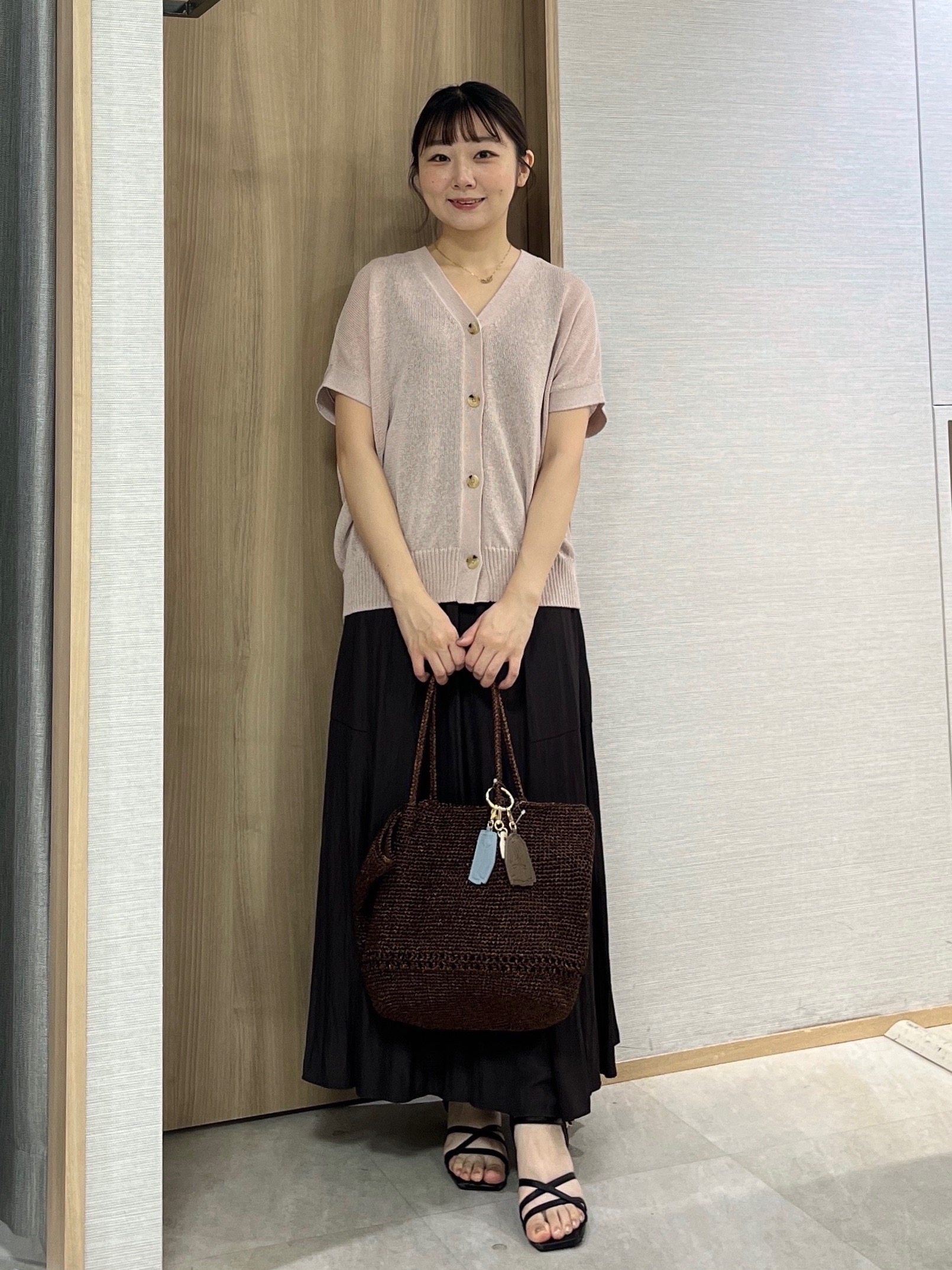 KAHOさんの「UNTITLED｜【洗える/清涼感】ドライタッチスリーブレスカーディガン」を使ったコーディネート