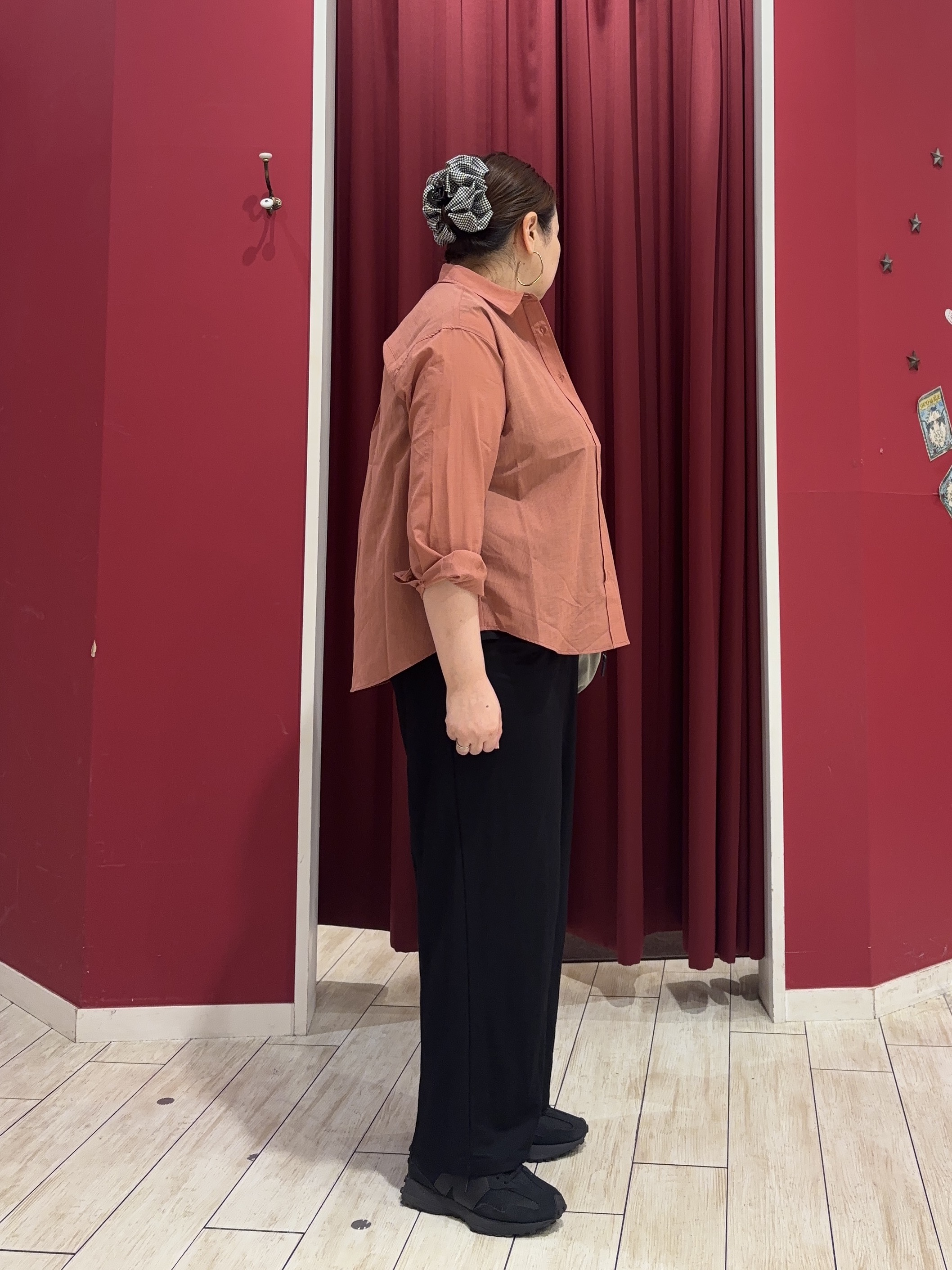 KOZAさんの「SHOO･LA･RUE｜【通気性〇/S-LL/洗濯機可】大人のきちんとベーシックシャツ」を使ったコーディネート