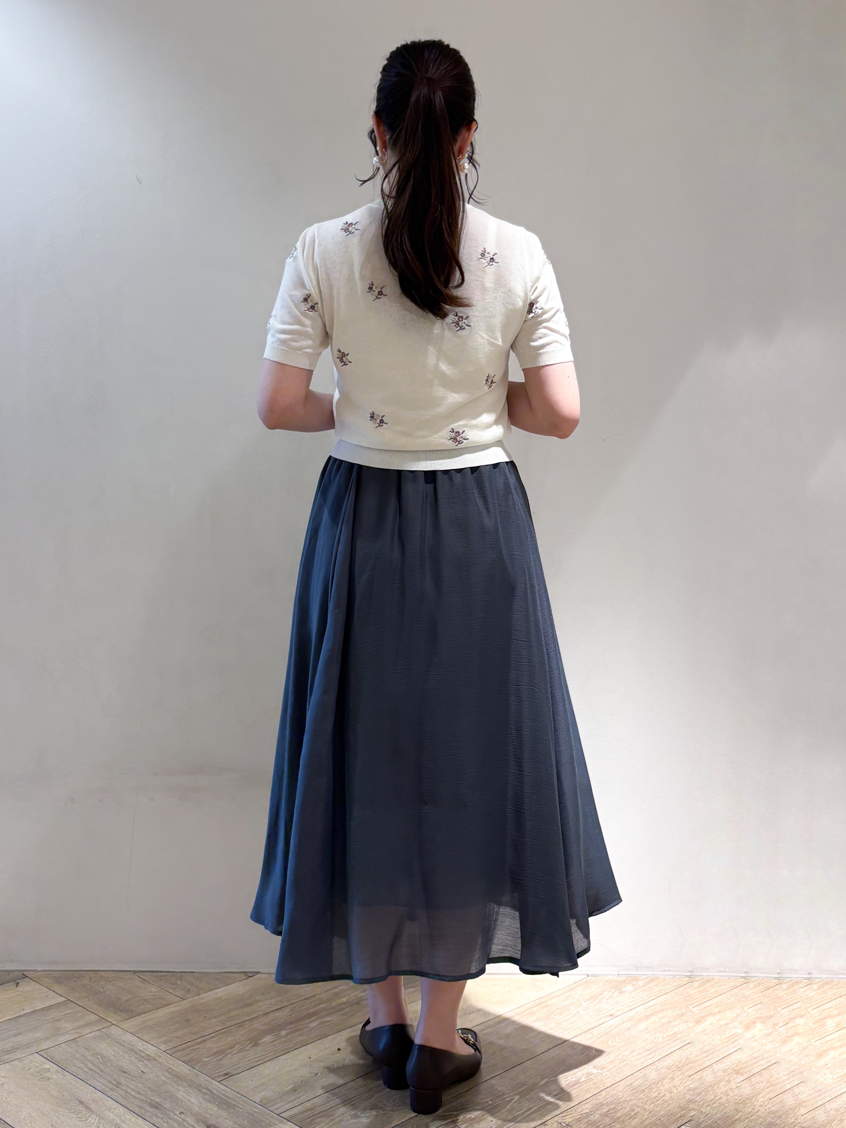 sayaさんの「index｜フラワー刺繍カーディガン【洗濯機OK／抗ピル】」を使ったコーディネート