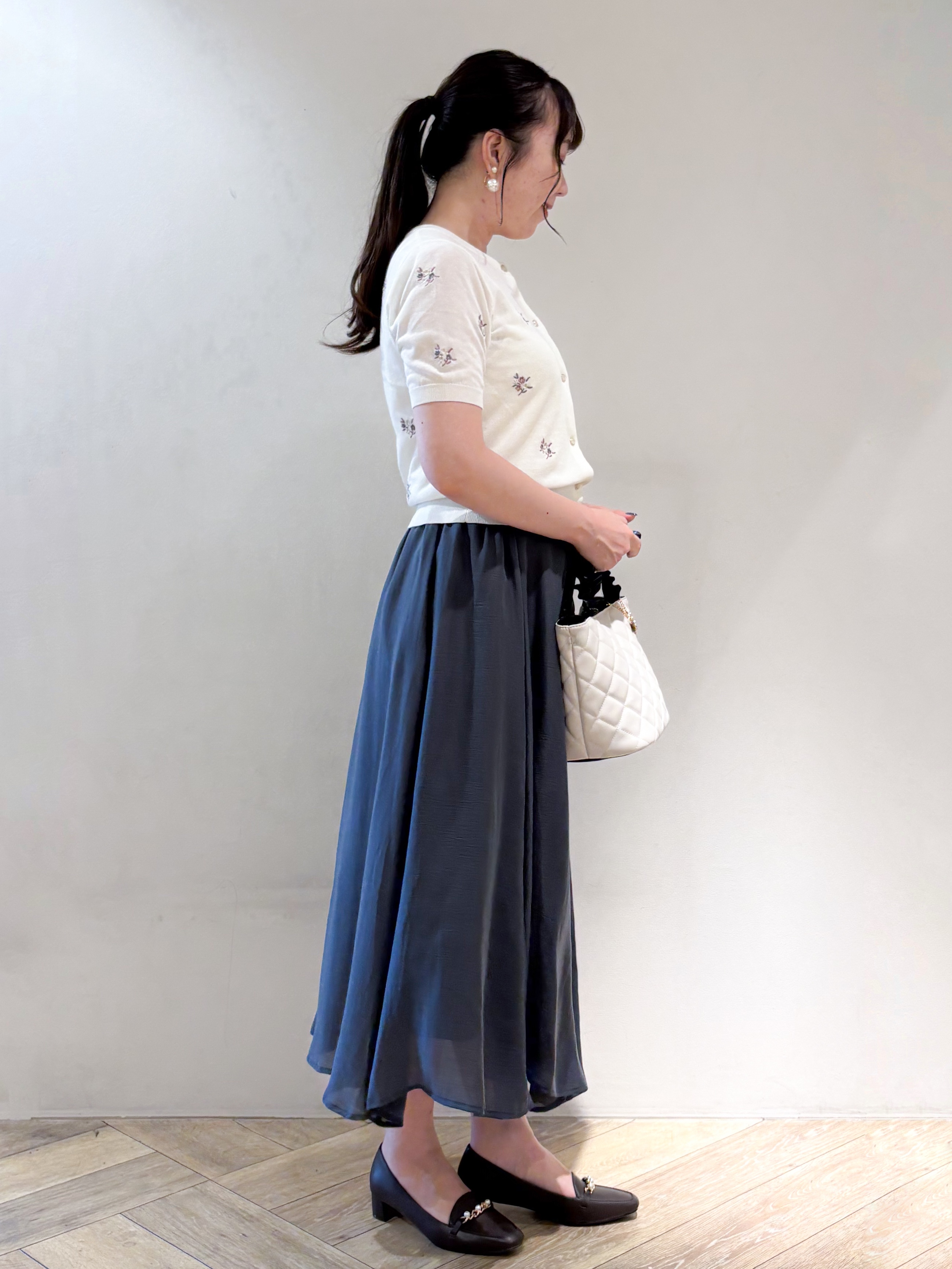 sayaさんの「index｜フラワー刺繍カーディガン【洗濯機OK／抗ピル】」を使ったコーディネート