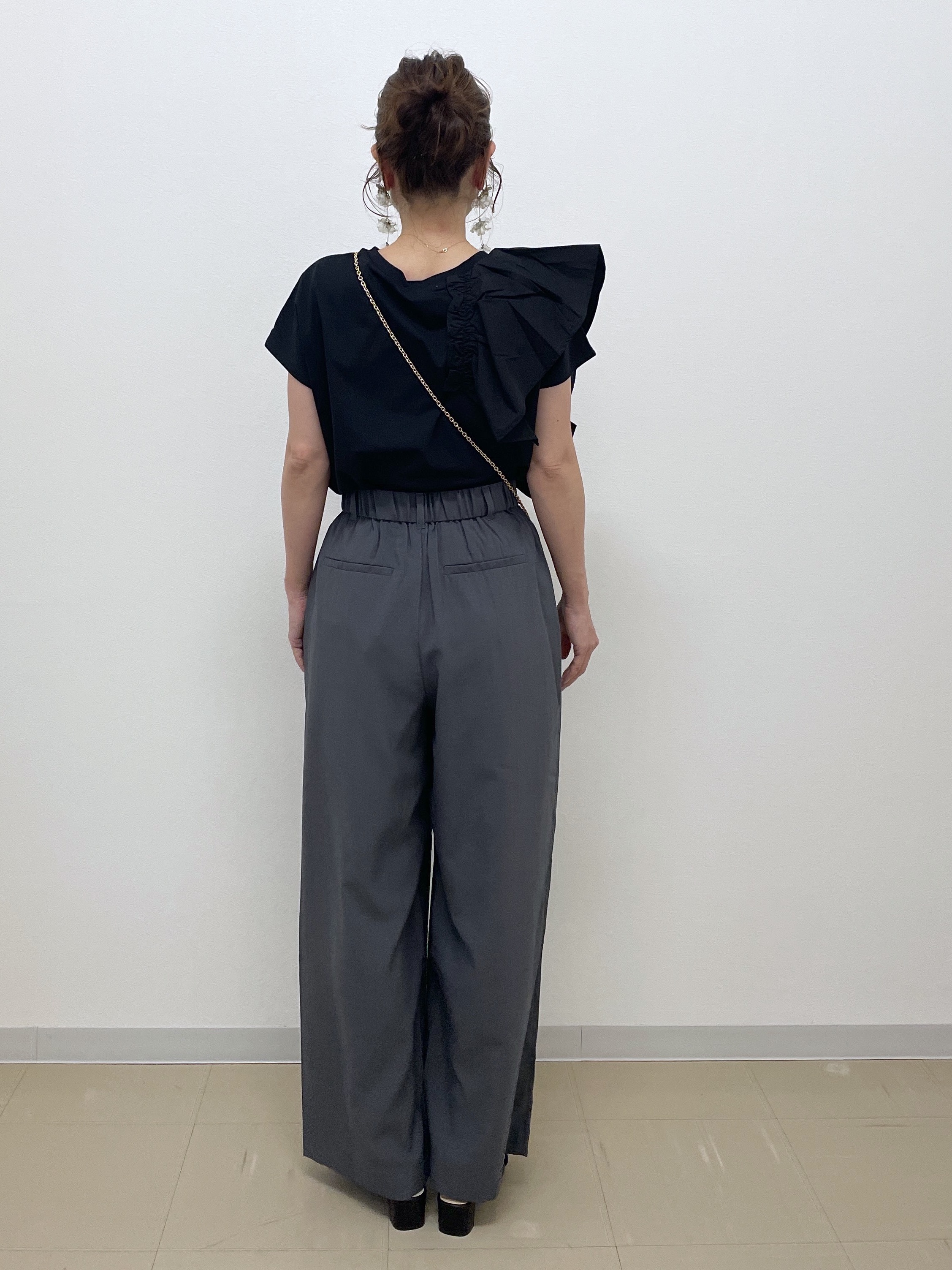 Akiさんの「OPAQUE.CLIP｜【UVケア／接触冷感】アシメフリルドッキングカットソー《洗濯機OK》」を使ったコーディネート