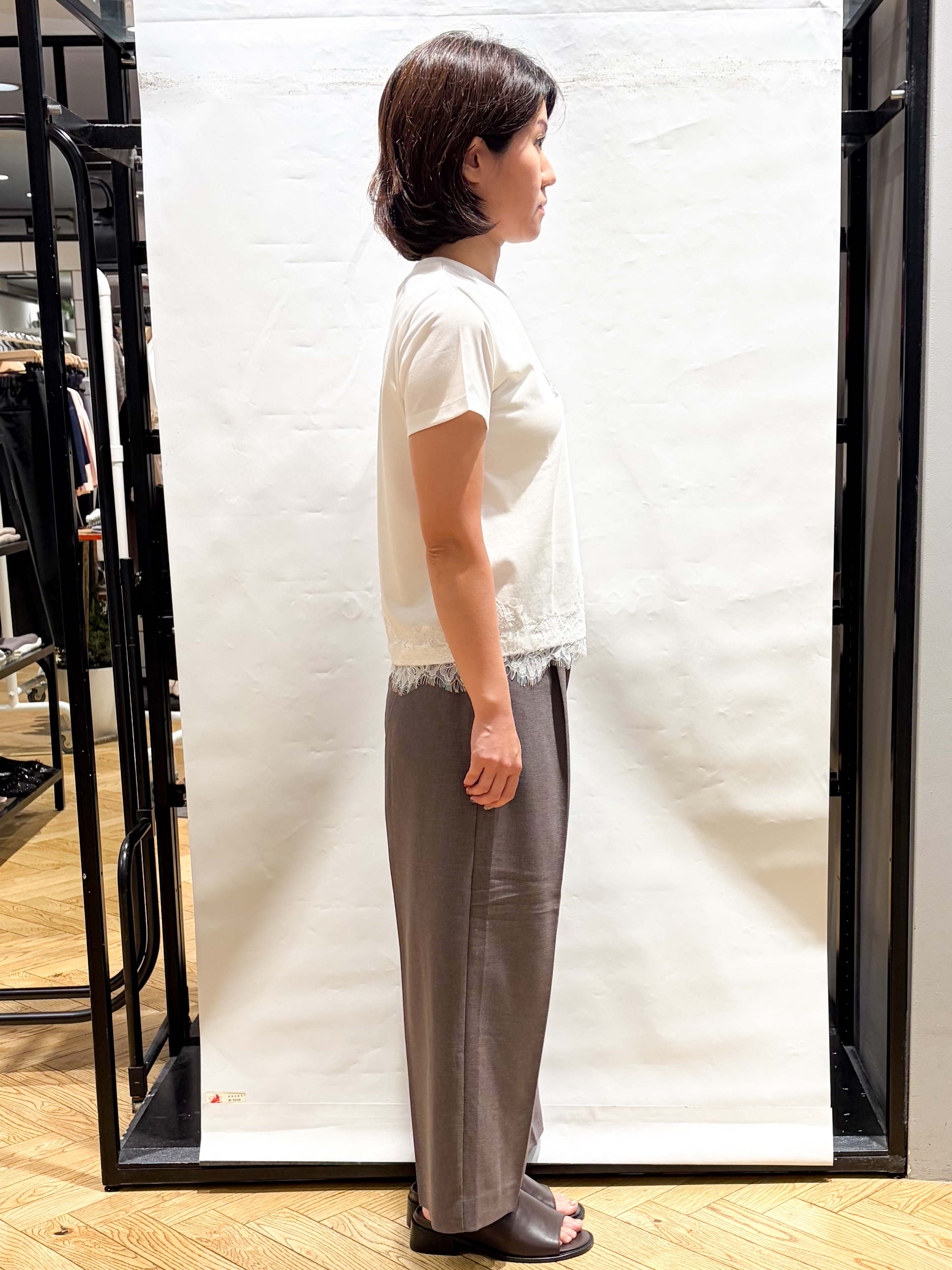 グッチさんの「index｜【接触冷感／UVケア】裾レースロゴTシャツ《洗濯機OK／S-3L》」を使ったコーディネート