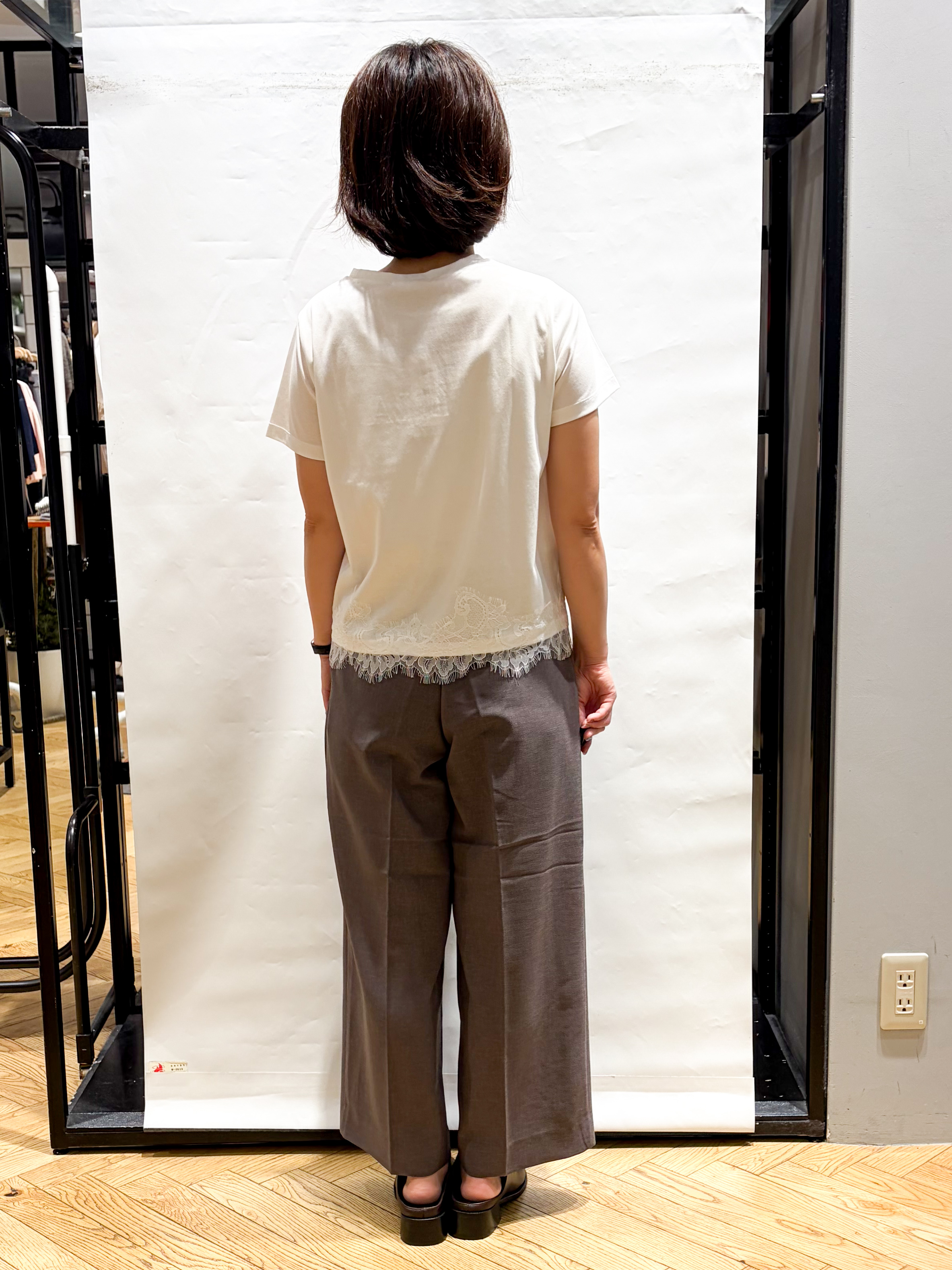 グッチさんの「index｜【接触冷感／UVケア】裾レースロゴTシャツ《洗濯機OK／S-3L》」を使ったコーディネート
