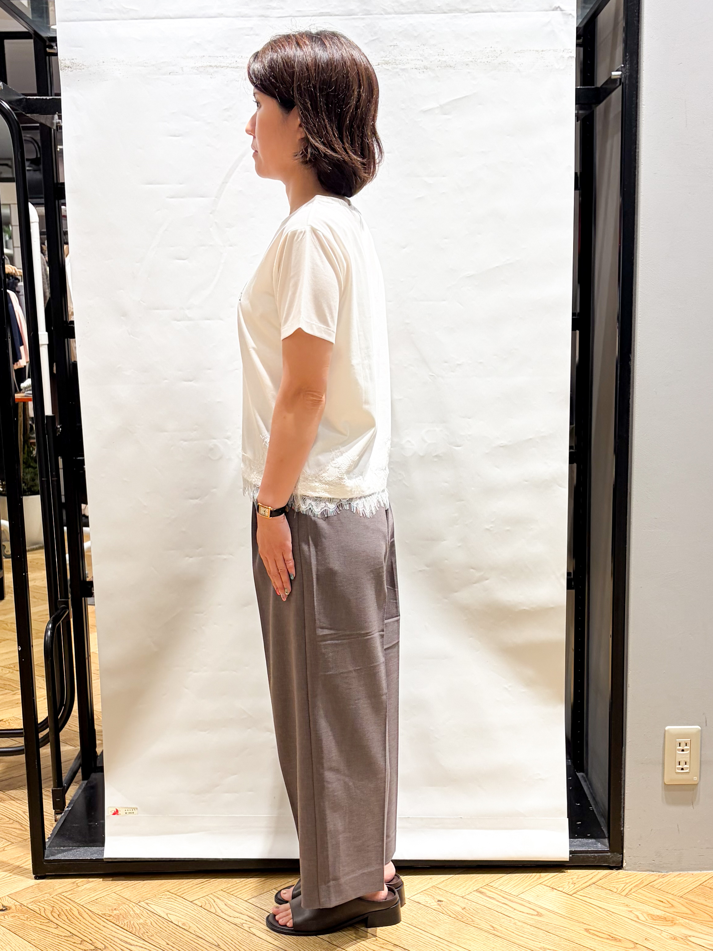 グッチさんの「index｜【接触冷感／UVケア】裾レースロゴTシャツ《洗濯機OK／S-3L》」を使ったコーディネート