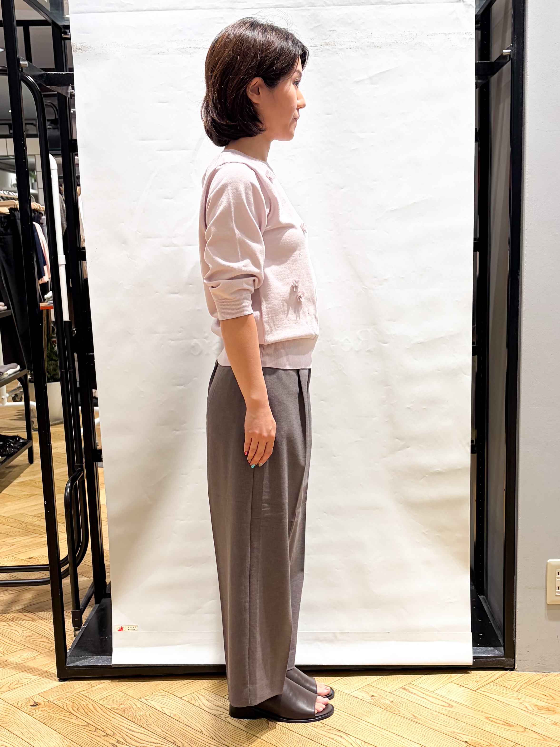 グッチさんの「index｜お花ビジュー6分袖ニット【洗濯機OK】」を使ったコーディネート