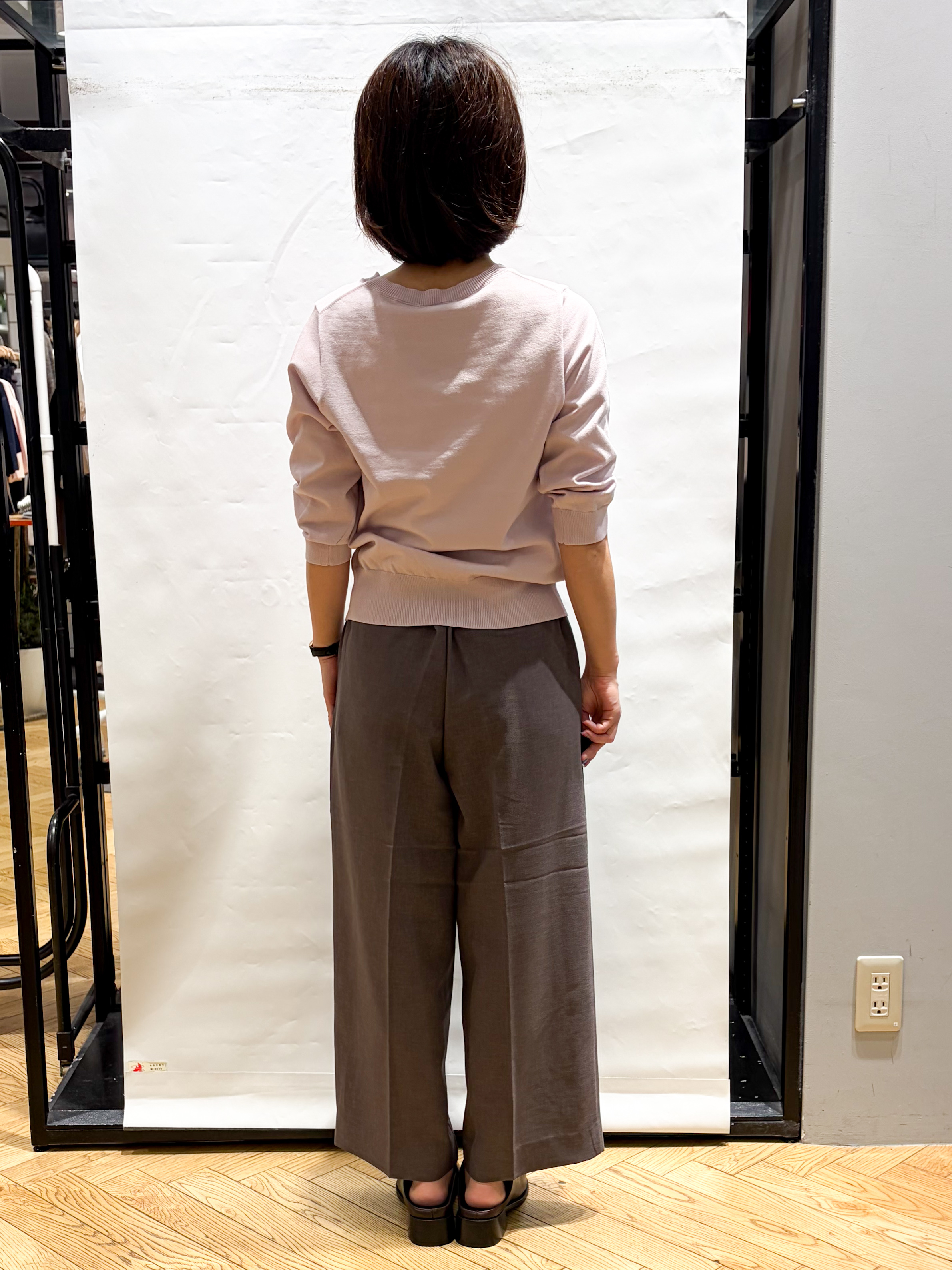 グッチさんの「index｜お花ビジュー6分袖ニット【洗濯機OK】」を使ったコーディネート